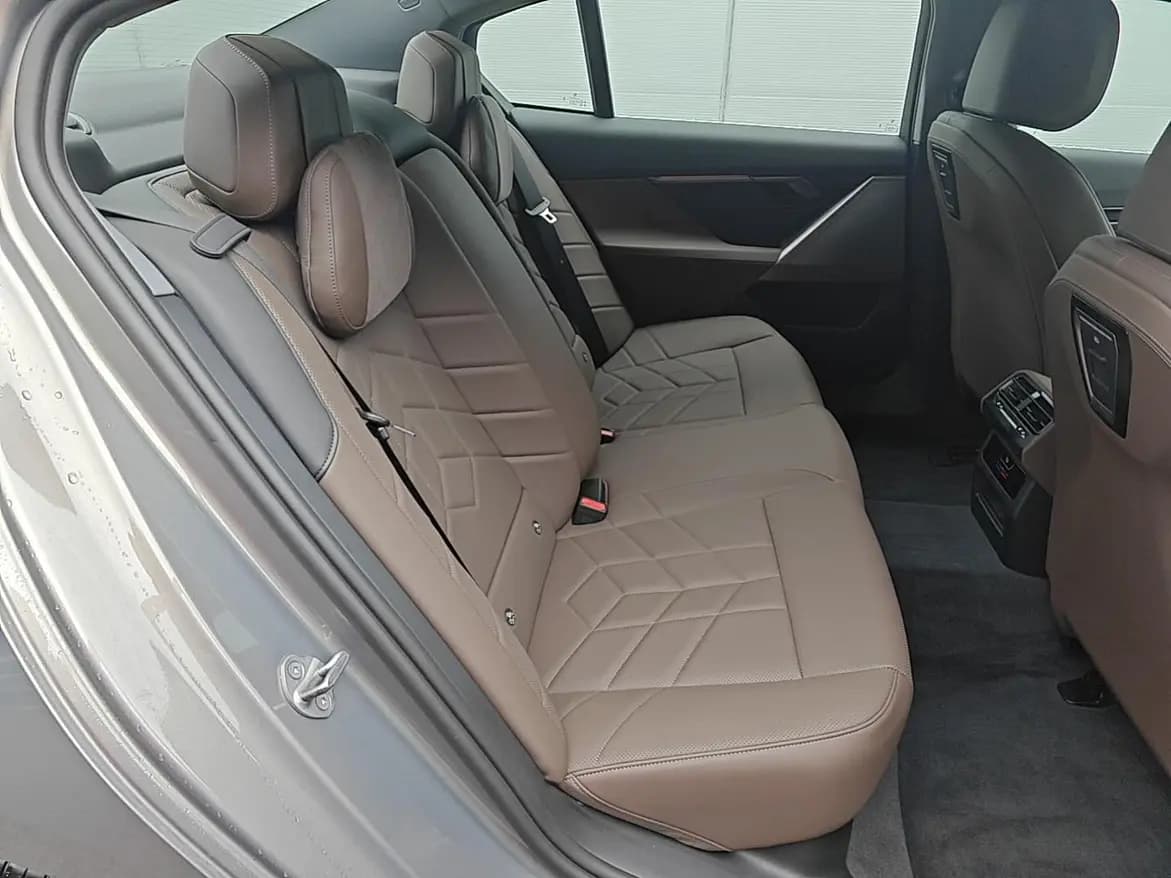 BMW i5 2024 г. 16059 км. — фото 10