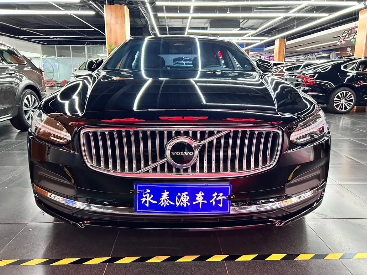 Volvo S90 2023 г. 40010 км. — фото 2