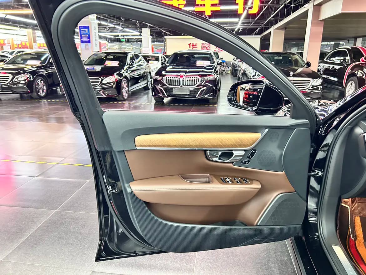 Volvo S90 2023 г. 40010 км. — фото 12