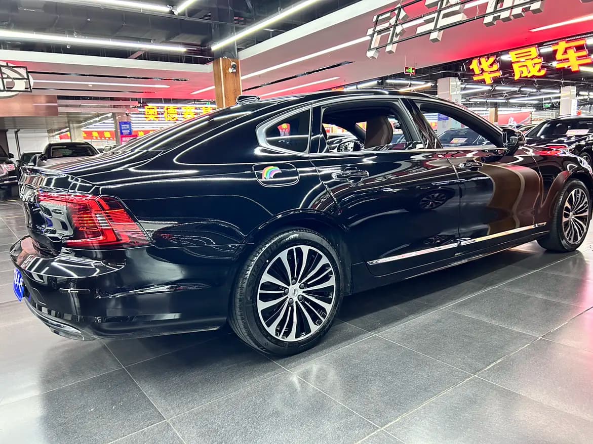 Volvo S90 2023 г. 40010 км. — фото 4
