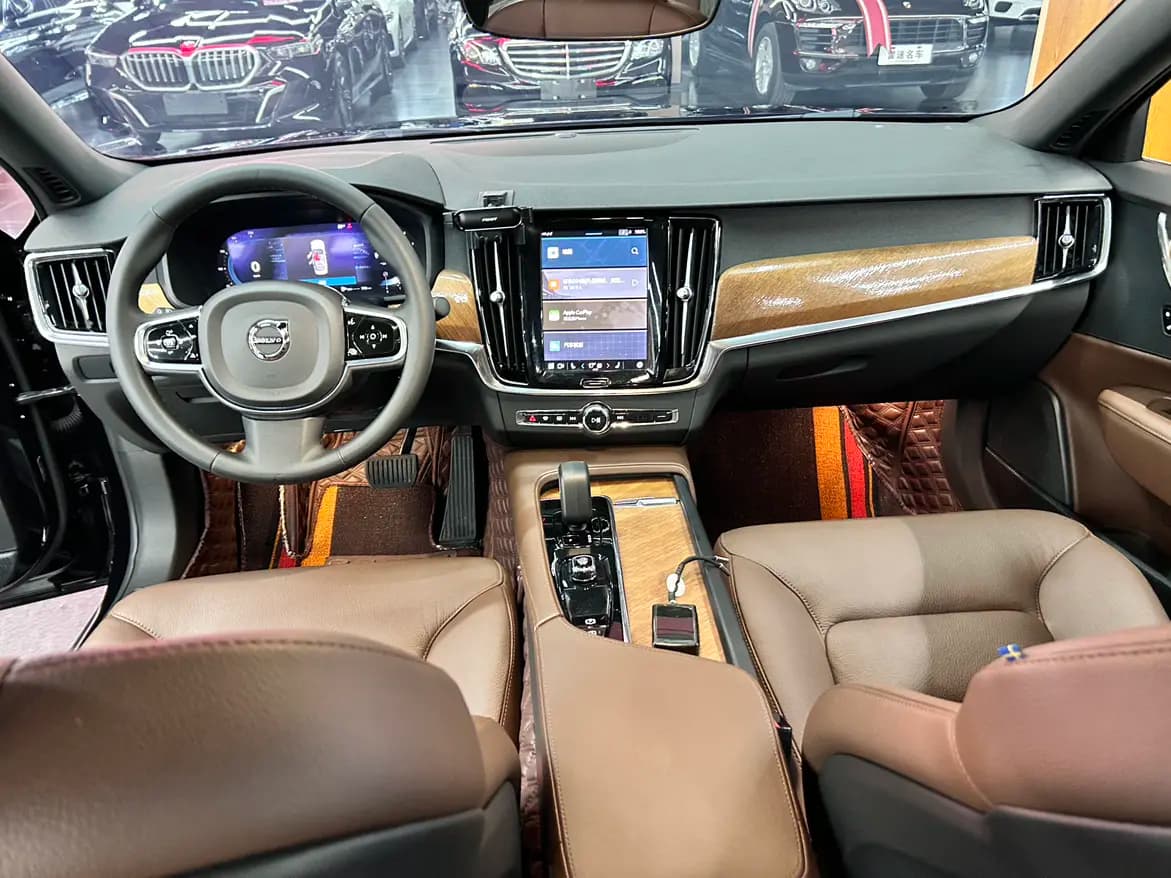 Volvo S90 2023 г. 40010 км. — фото 8