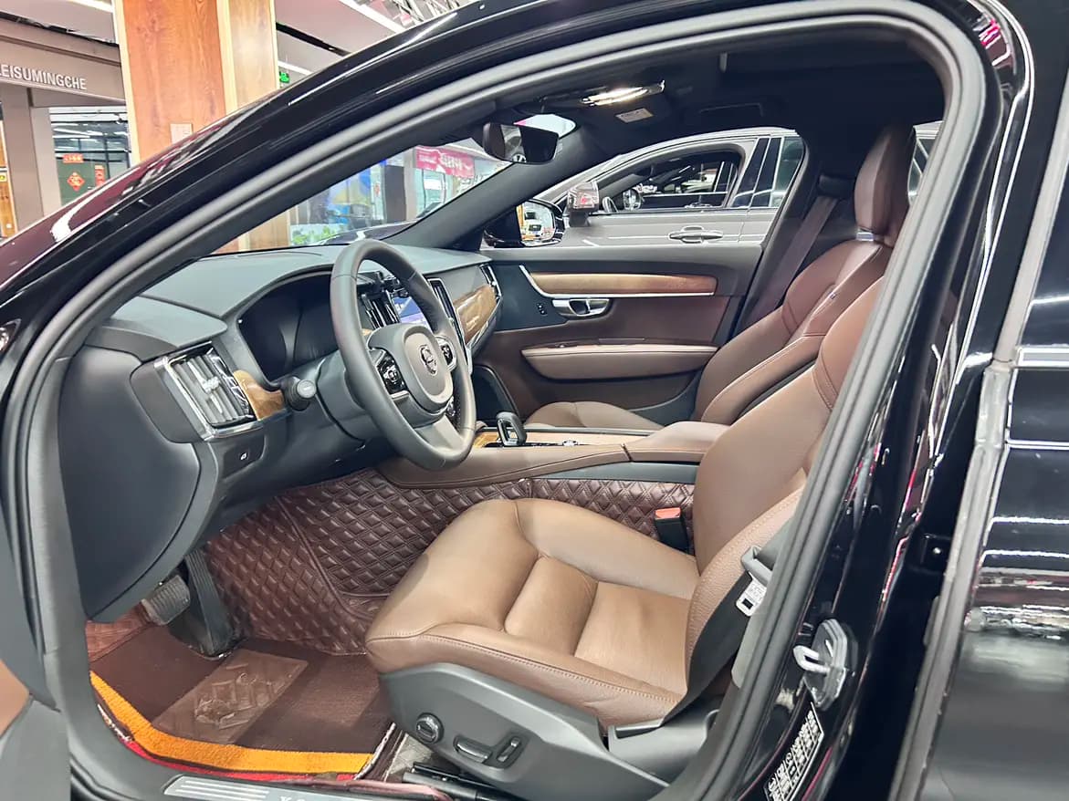 Volvo S90 2023 г. 40010 км. — фото 10