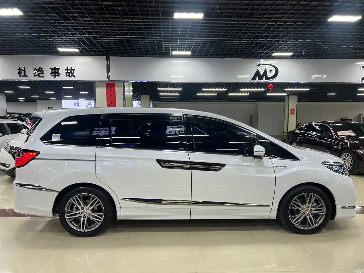Honda Elysion 2021 г. 89065 км. — фото 7