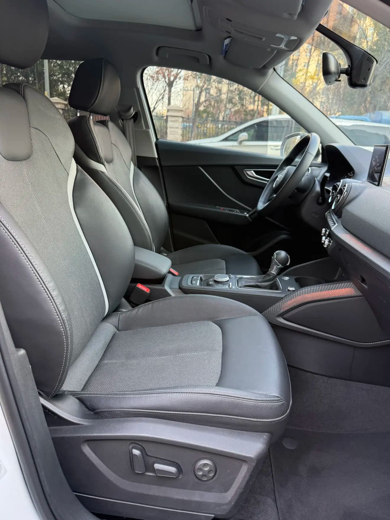 Audi Q2L 2021 г. 40050 км. — фото 21