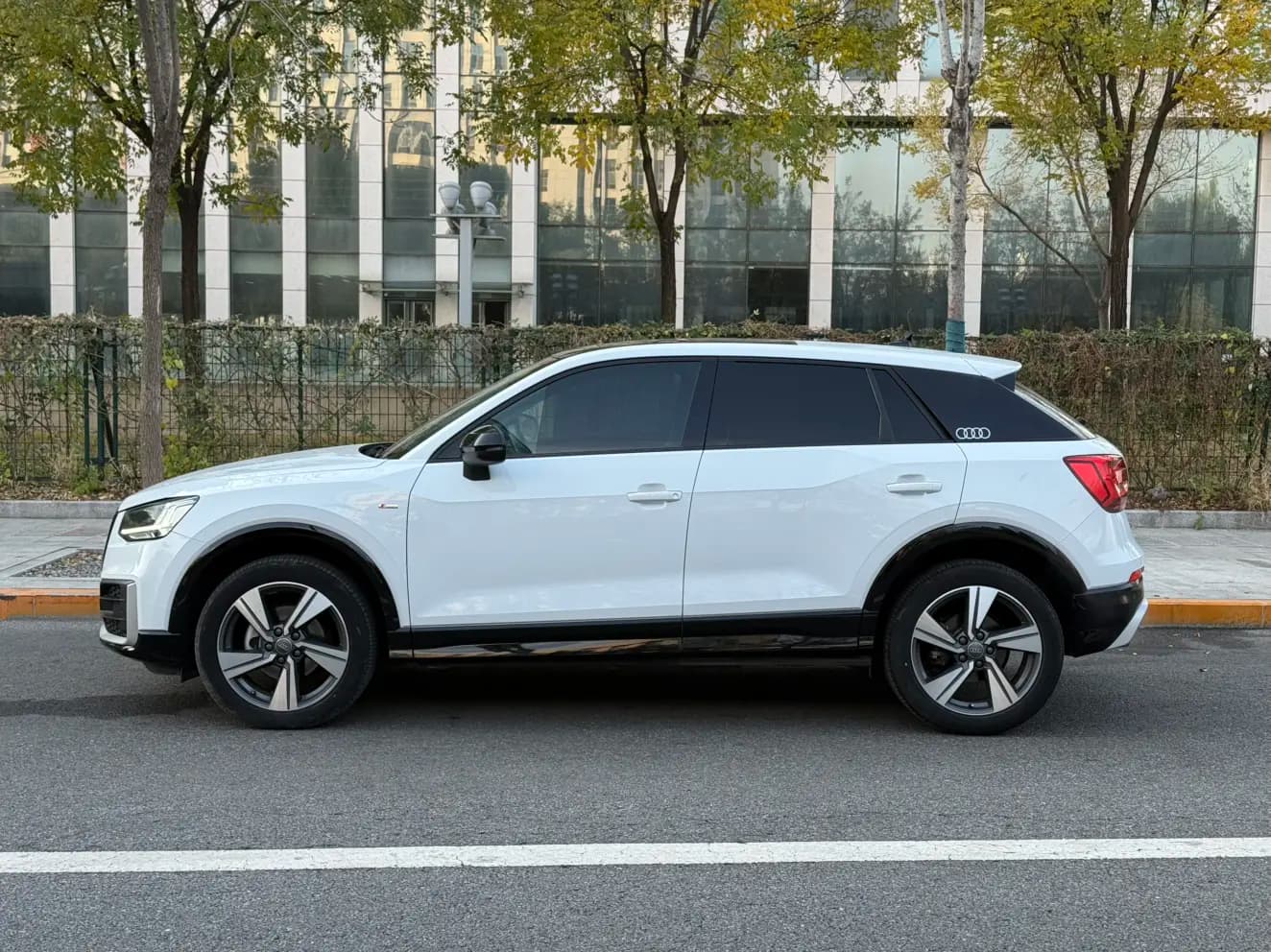 Audi Q2L 2021 г. 40050 км. — фото 4