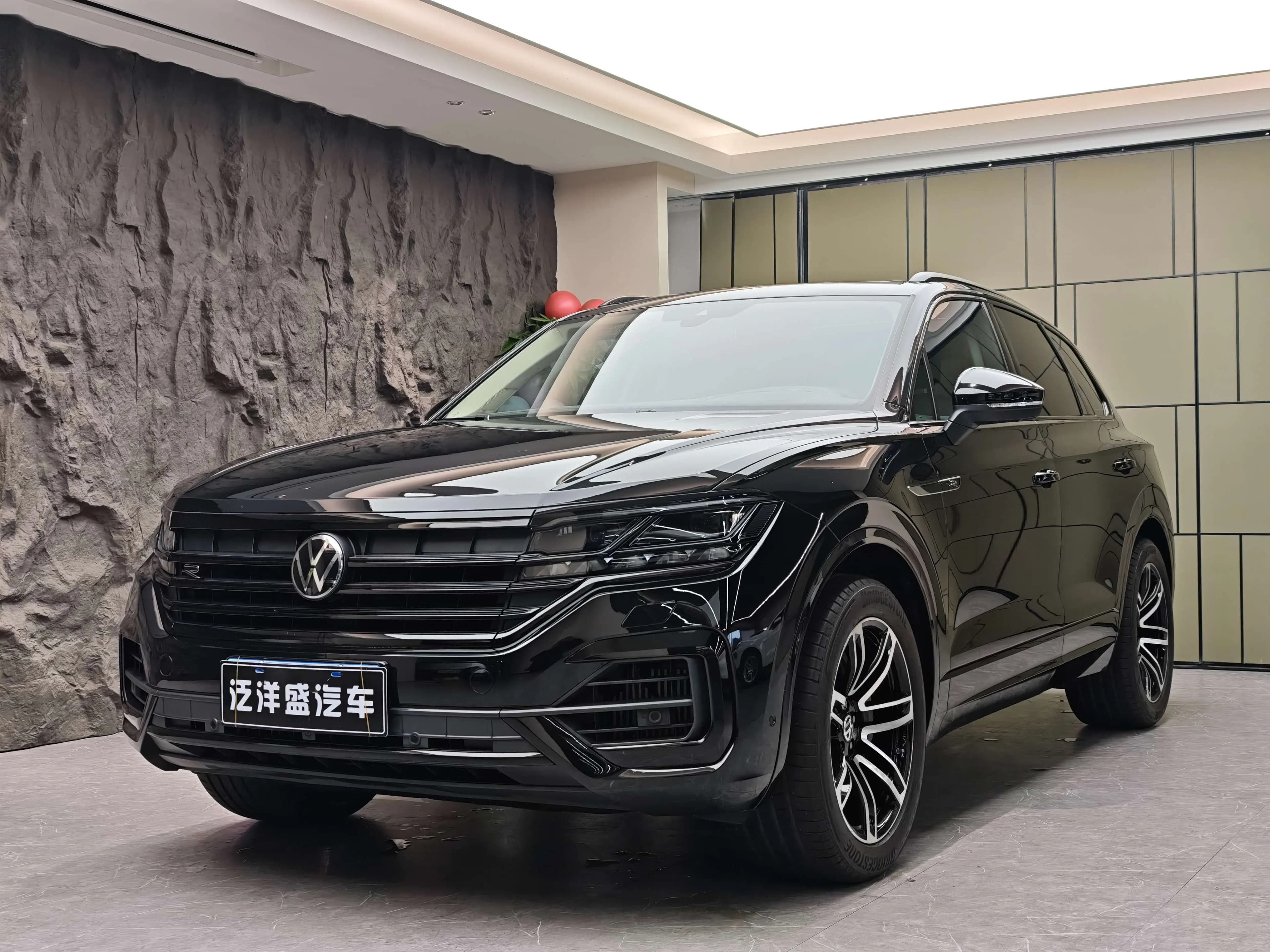 Volkswagen Touareg 2024 г. 18111 км.