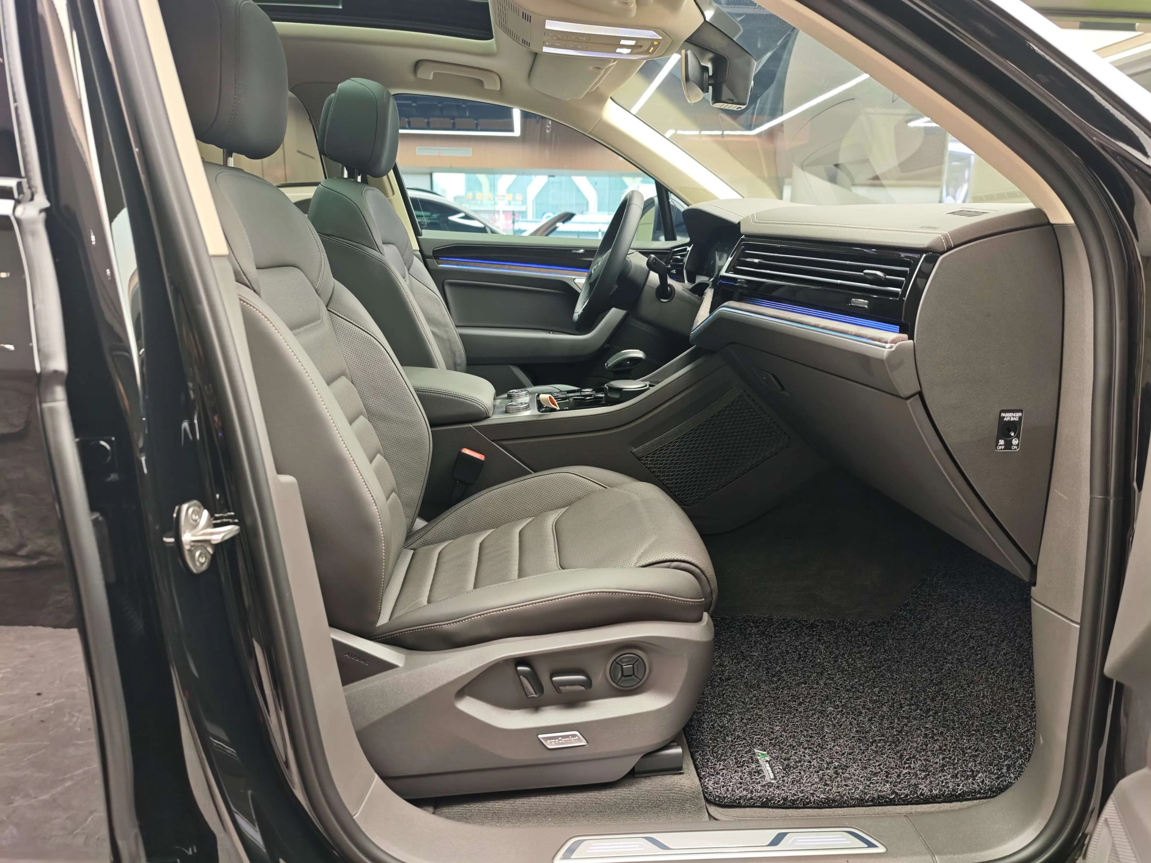 Volkswagen Touareg 2024 г. 18111 км. — фото 9