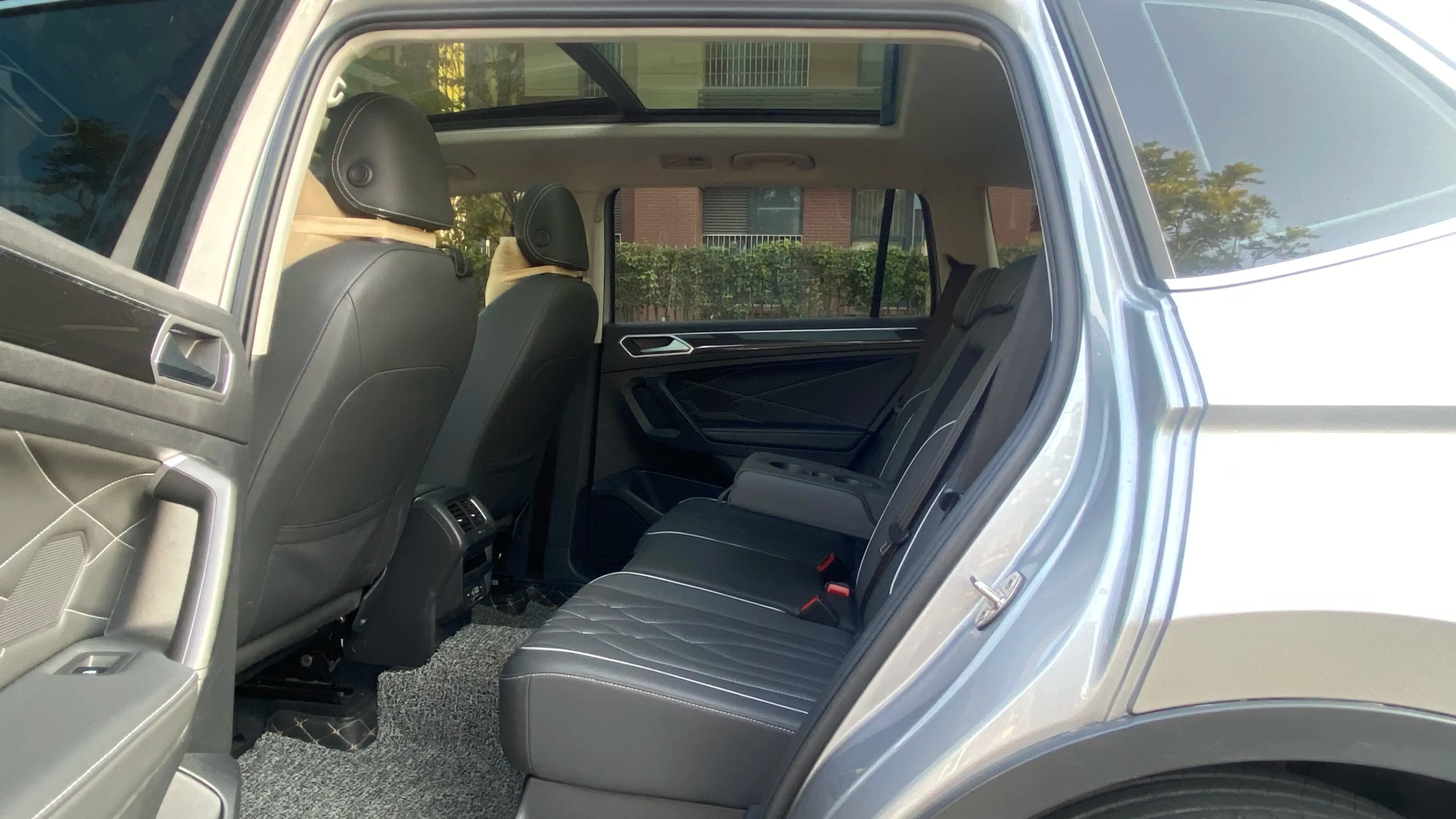 Volkswagen Tiguan L PHEV 2023 г. 50047 км. — фото 11