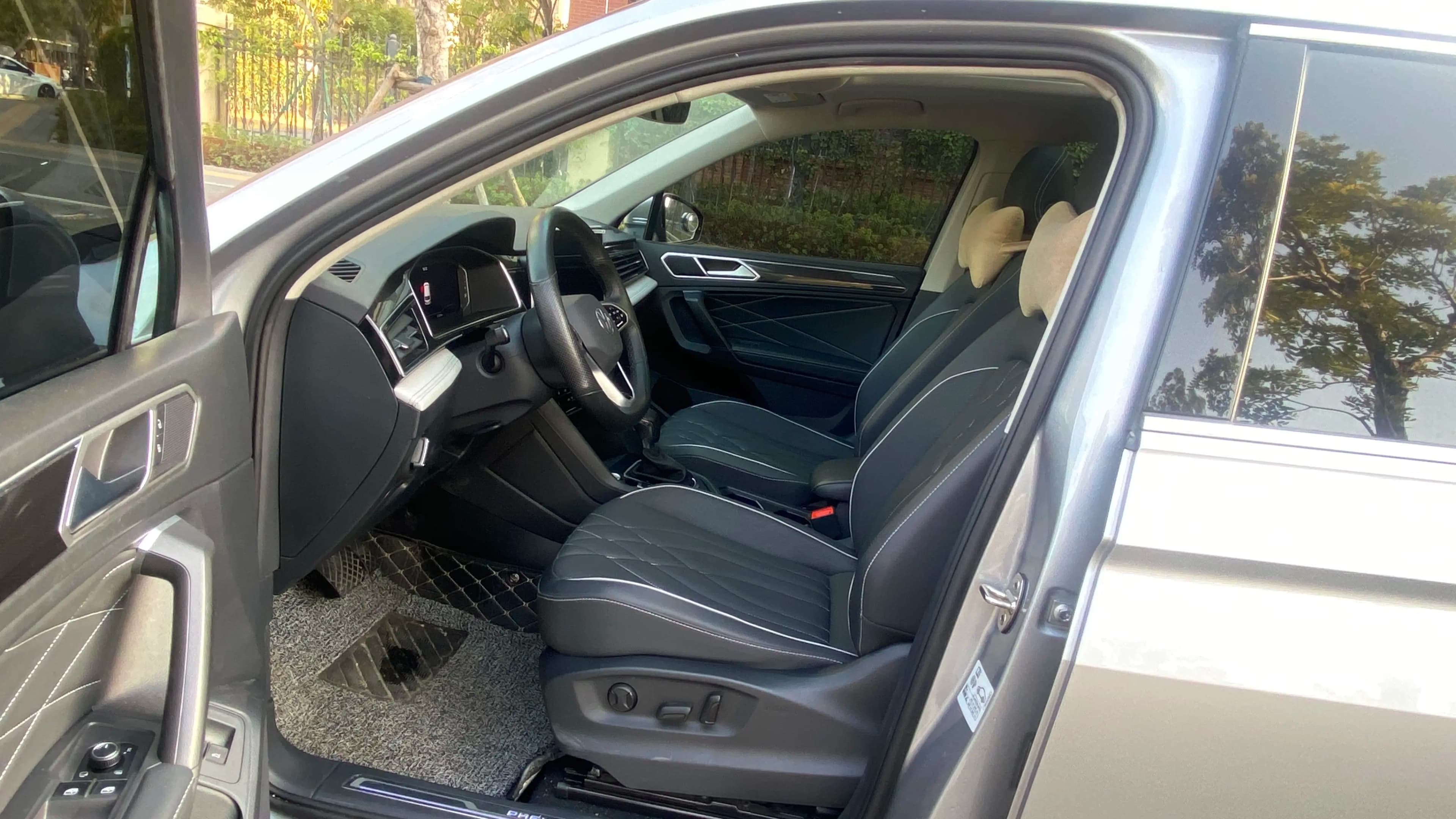 Volkswagen Tiguan L PHEV 2023 г. 50047 км. — фото 10
