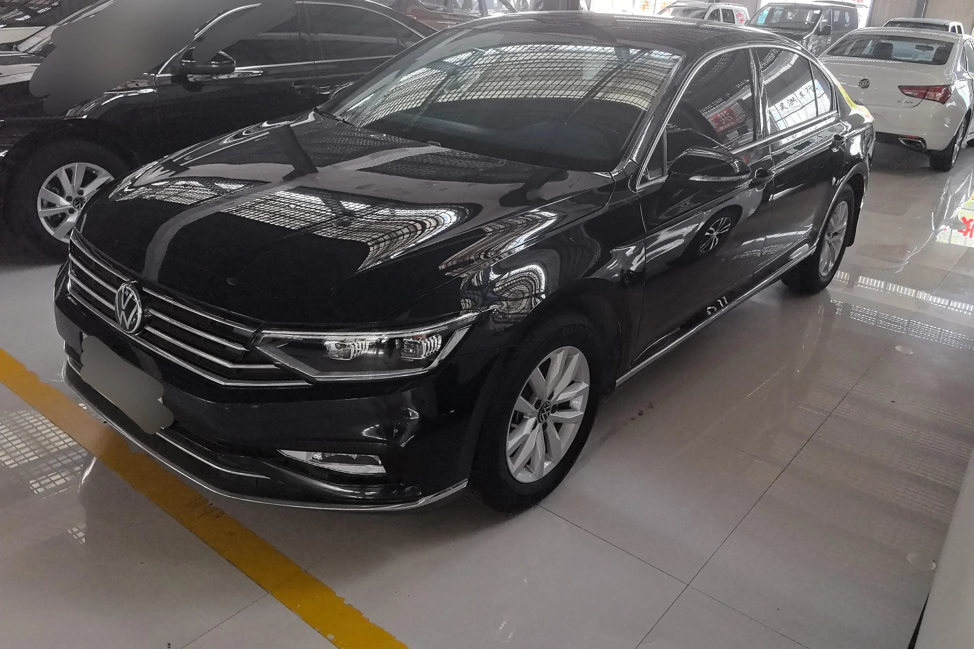 Volkswagen Magotan 2022 г. 35900 км.