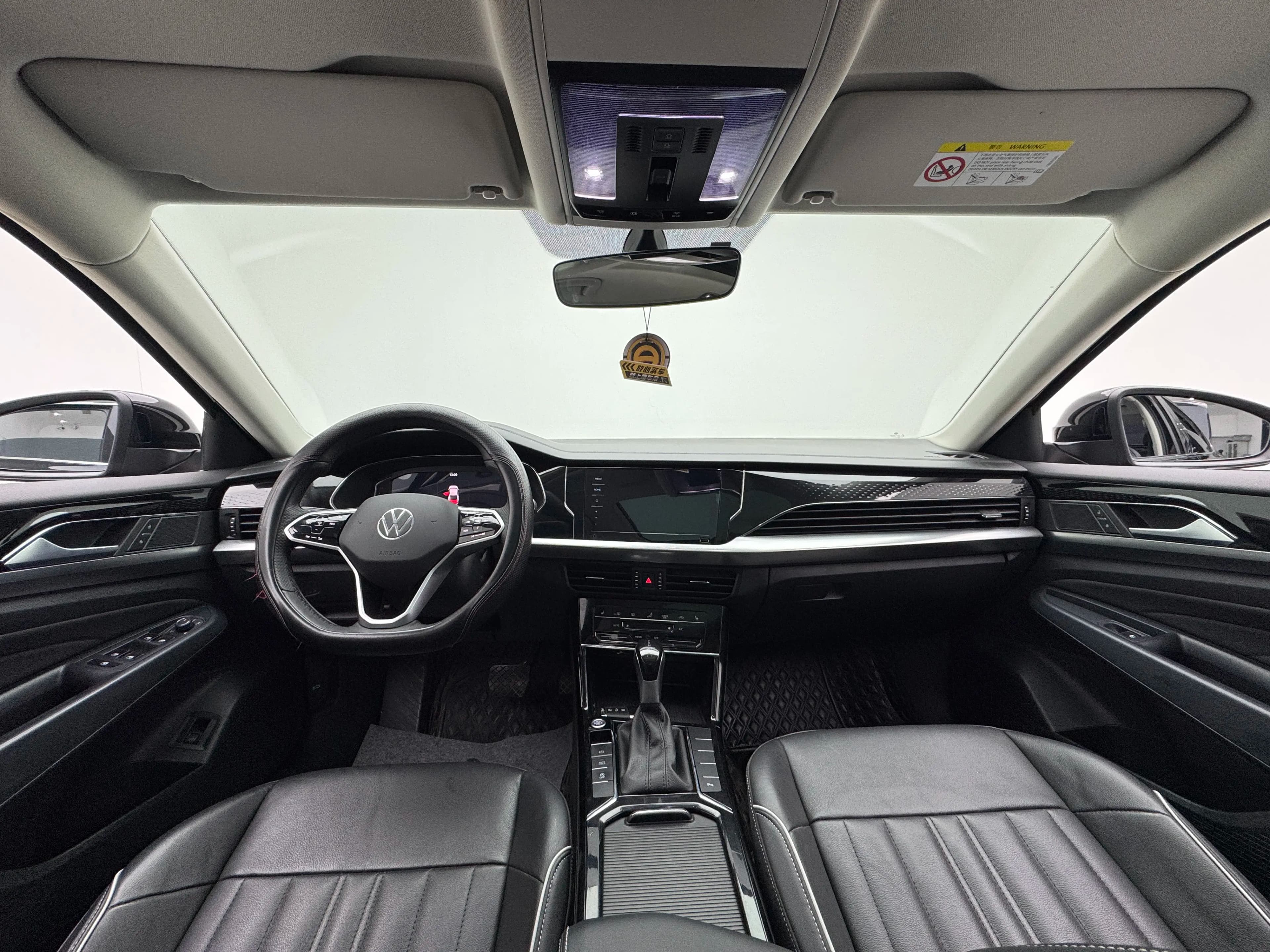 Volkswagen Passat 2023 г. 30329 км. — фото 14