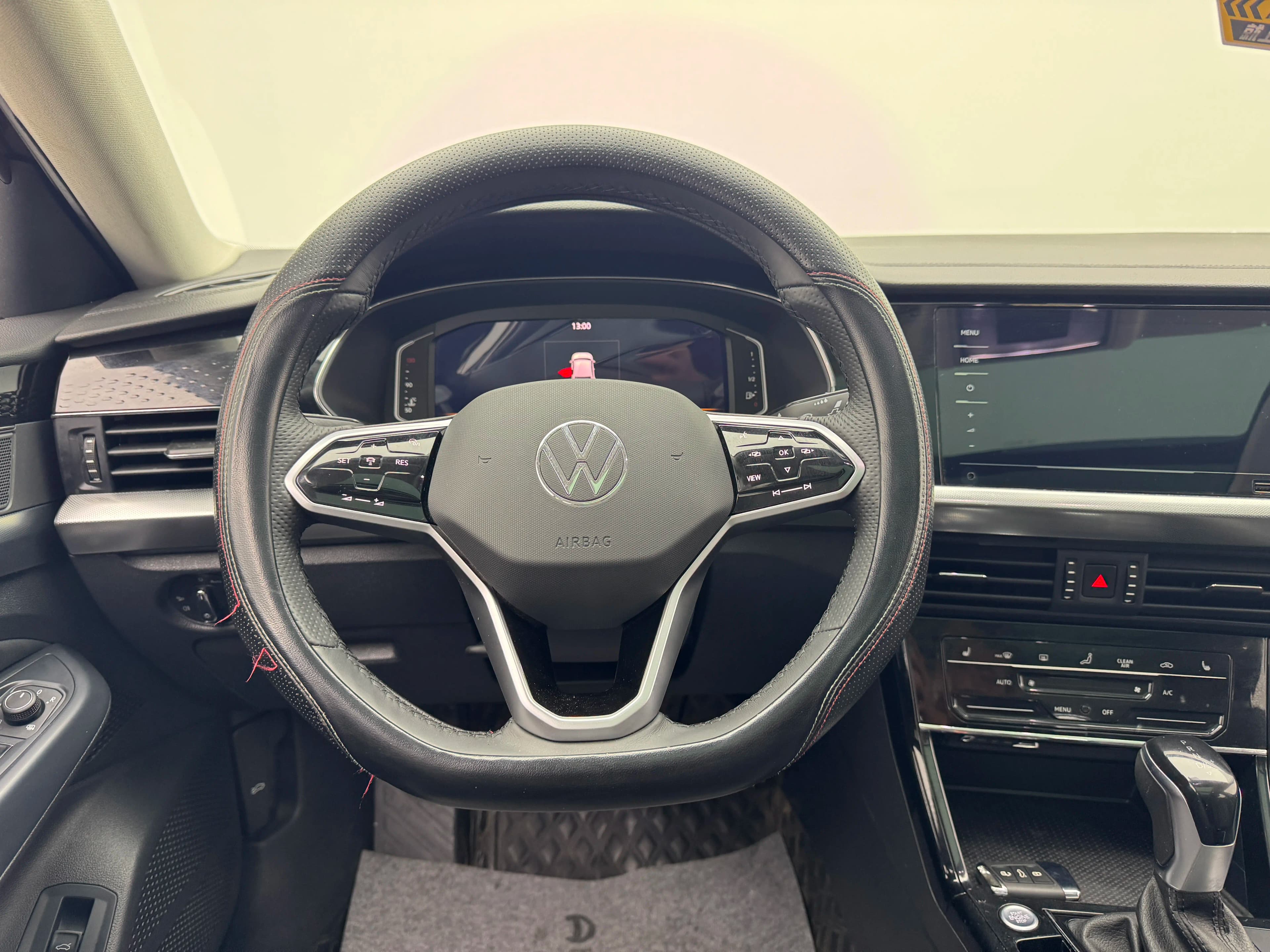 Volkswagen Passat 2023 г. 30329 км. — фото 16