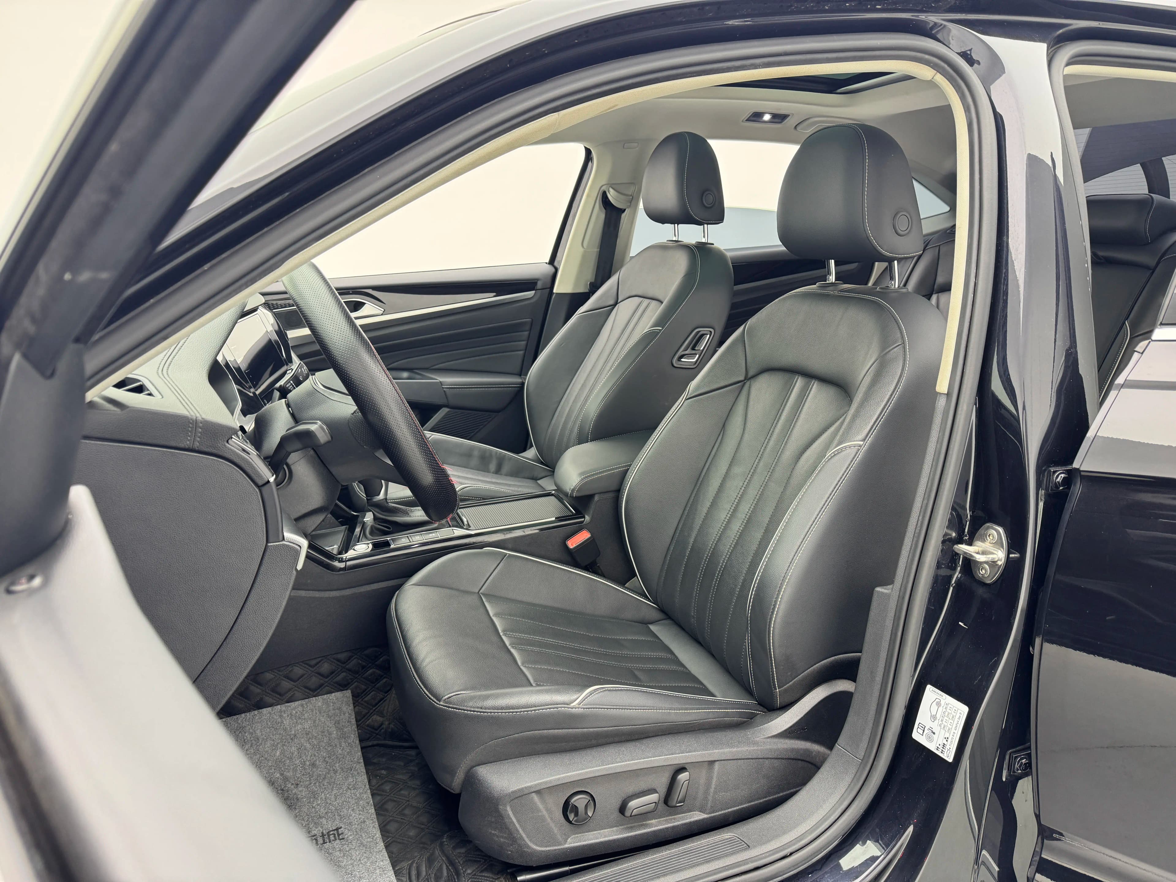 Volkswagen Passat 2023 г. 30329 км. — фото 20