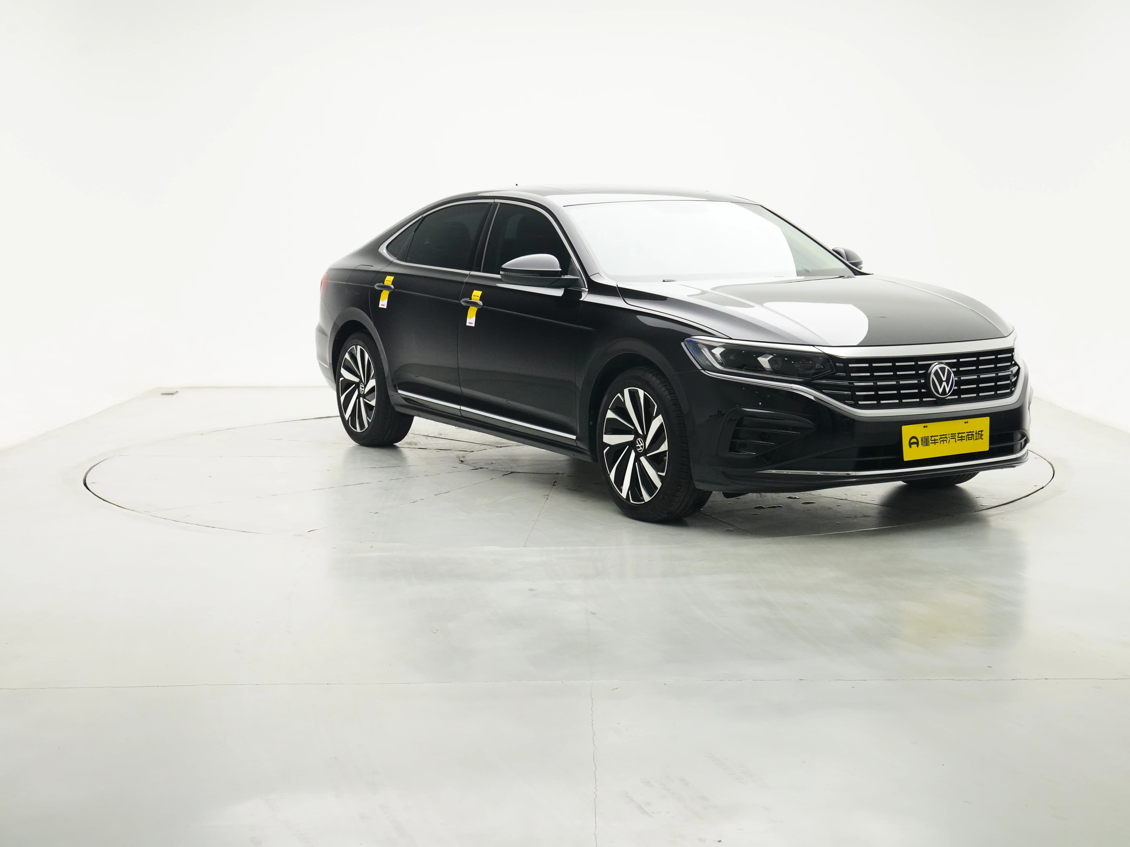 Volkswagen Passat 2023 г. 30329 км. — фото 3