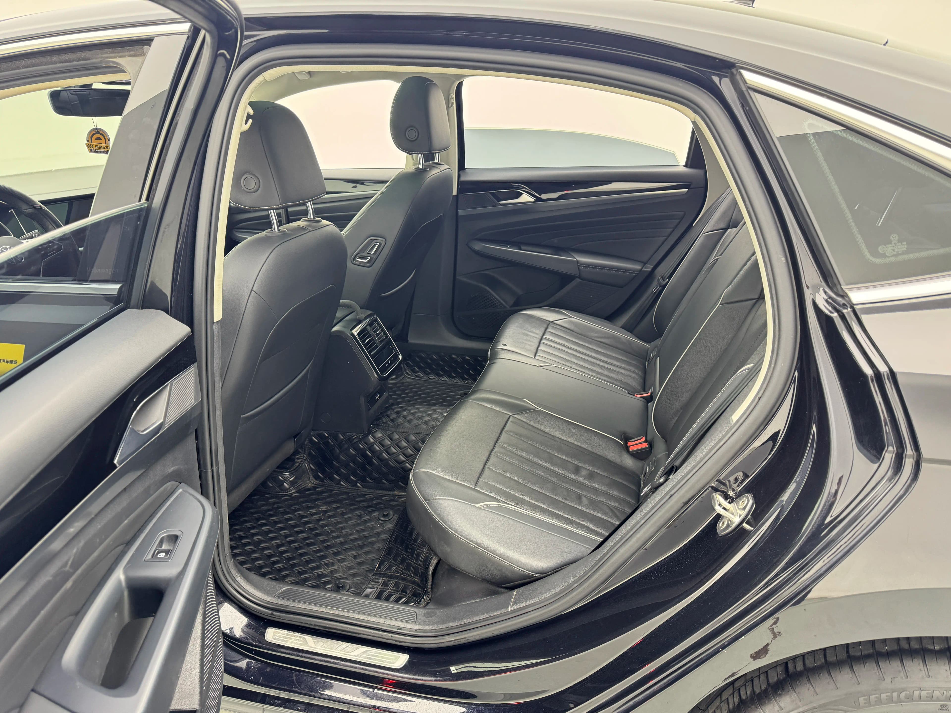 Volkswagen Passat 2023 г. 30329 км. — фото 22