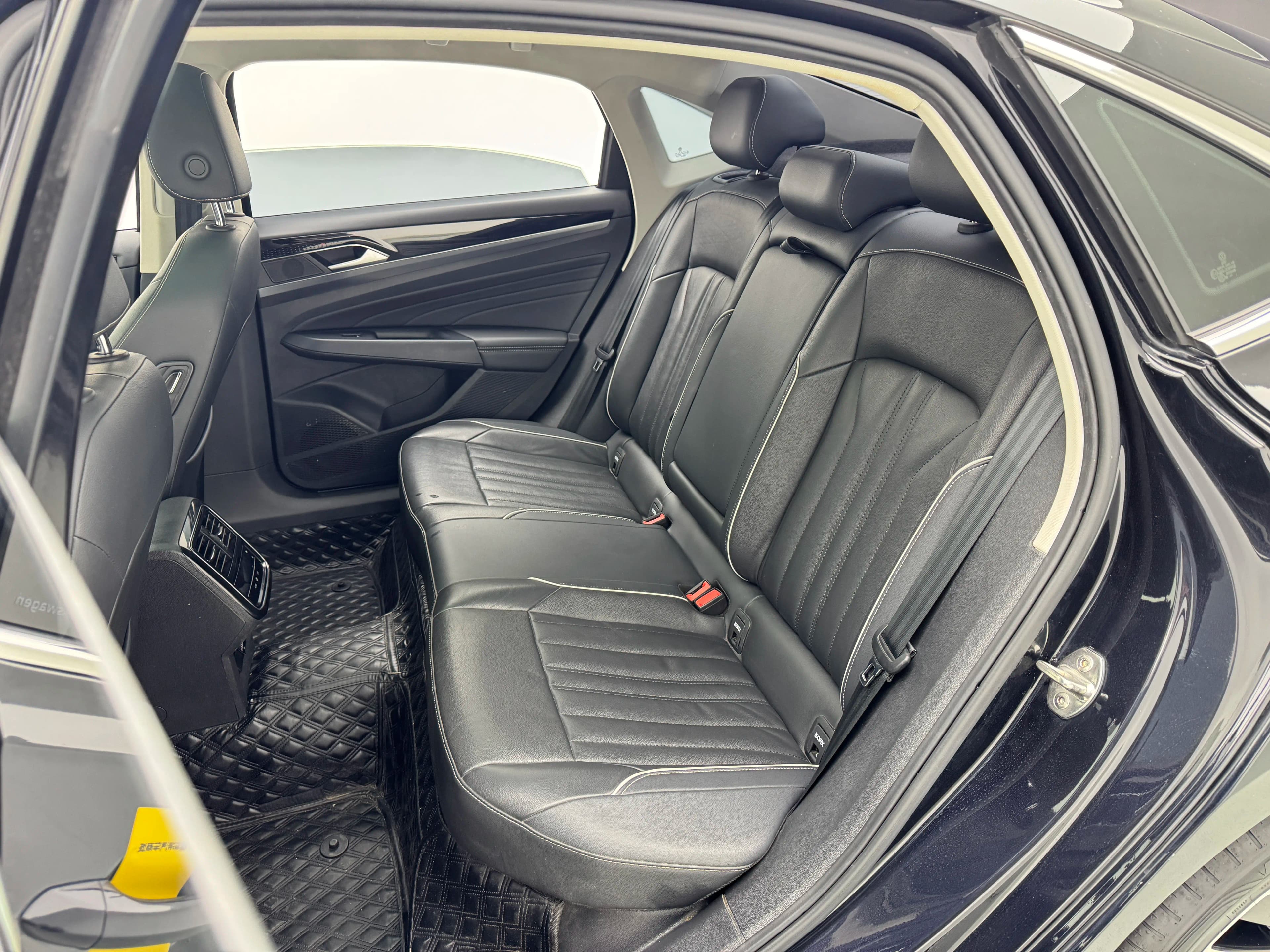 Volkswagen Passat 2023 г. 30329 км. — фото 23