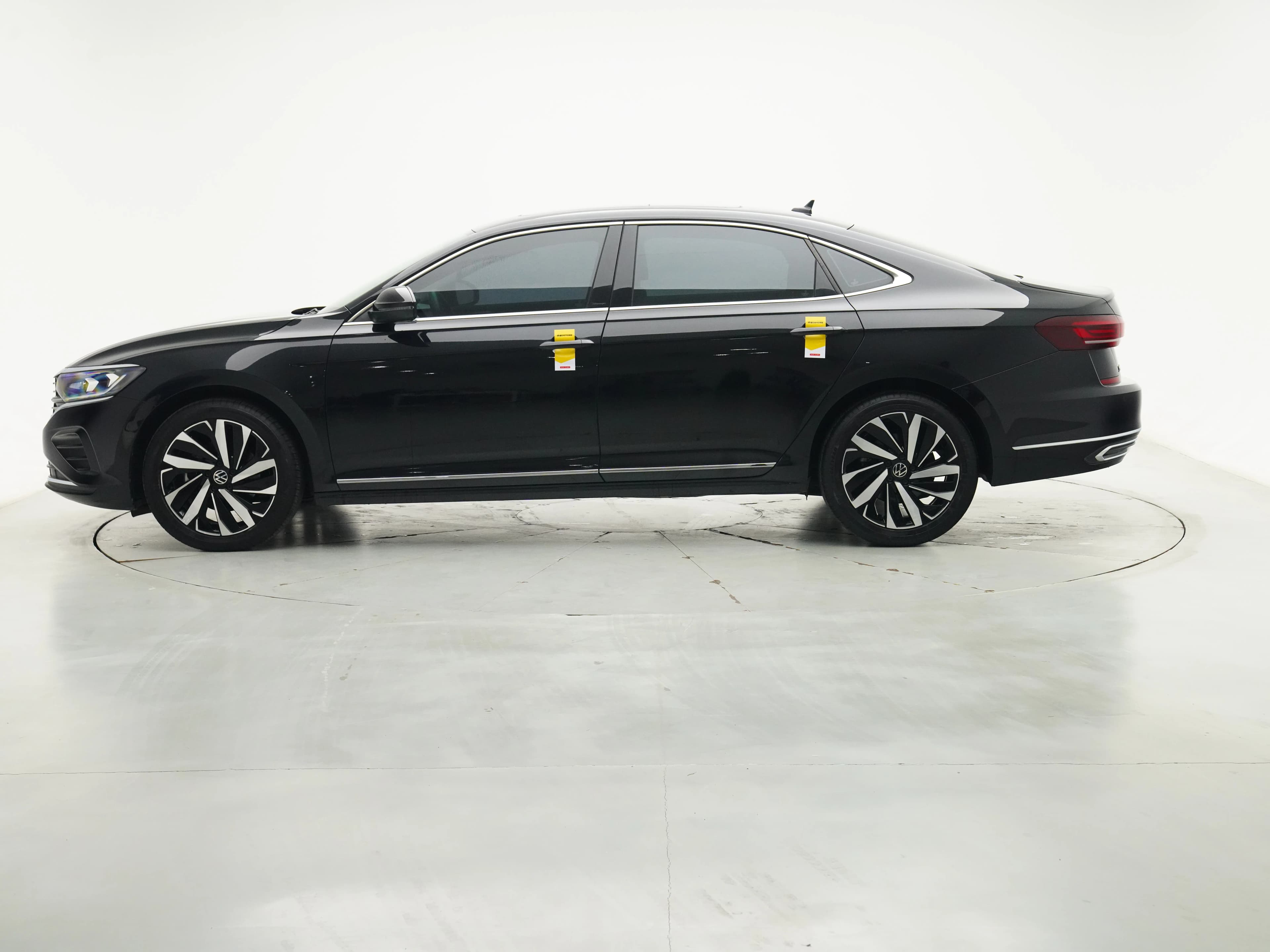 Volkswagen Passat 2023 г. 30329 км. — фото 4