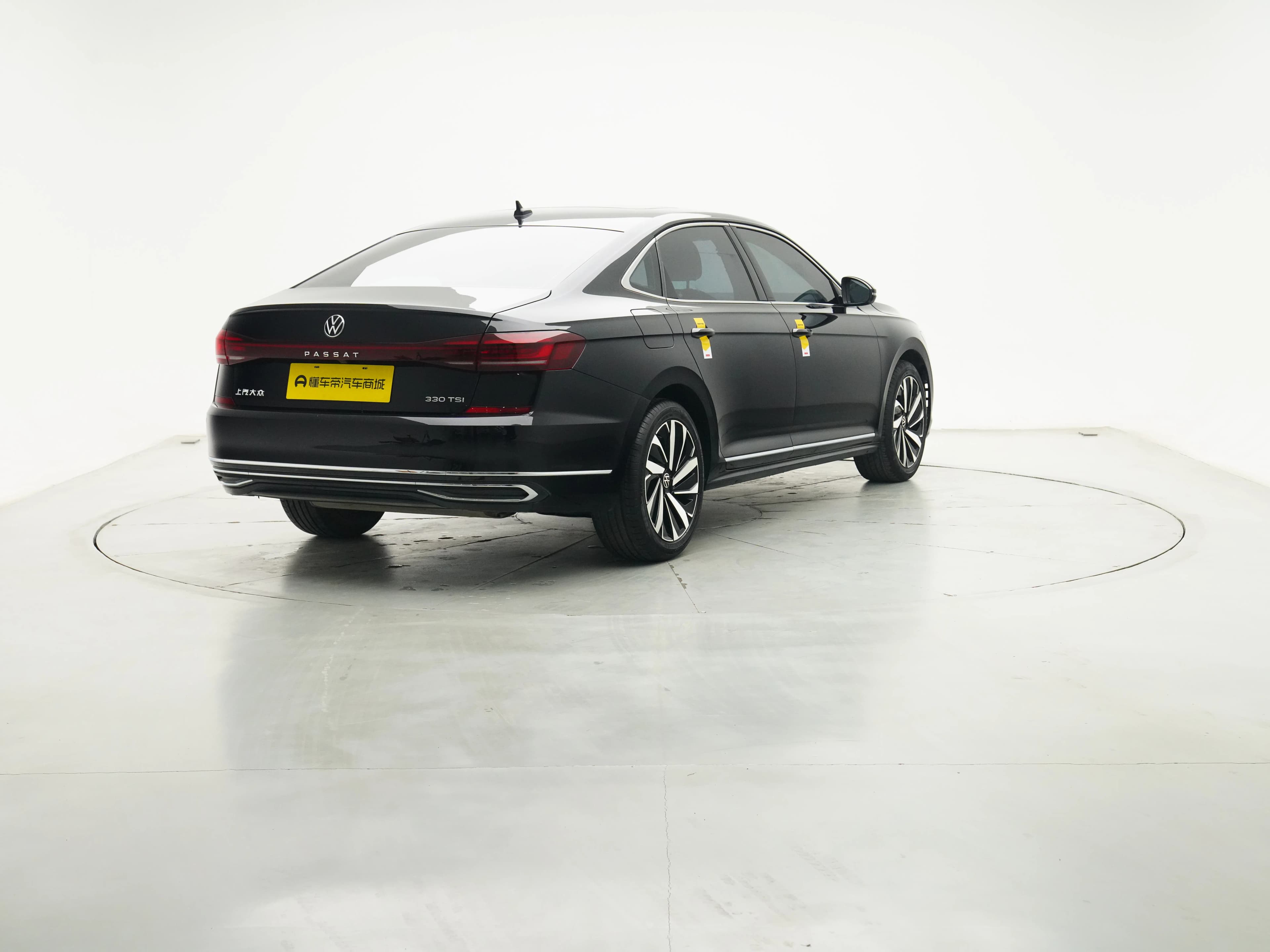 Volkswagen Passat 2023 г. 30329 км. — фото 7