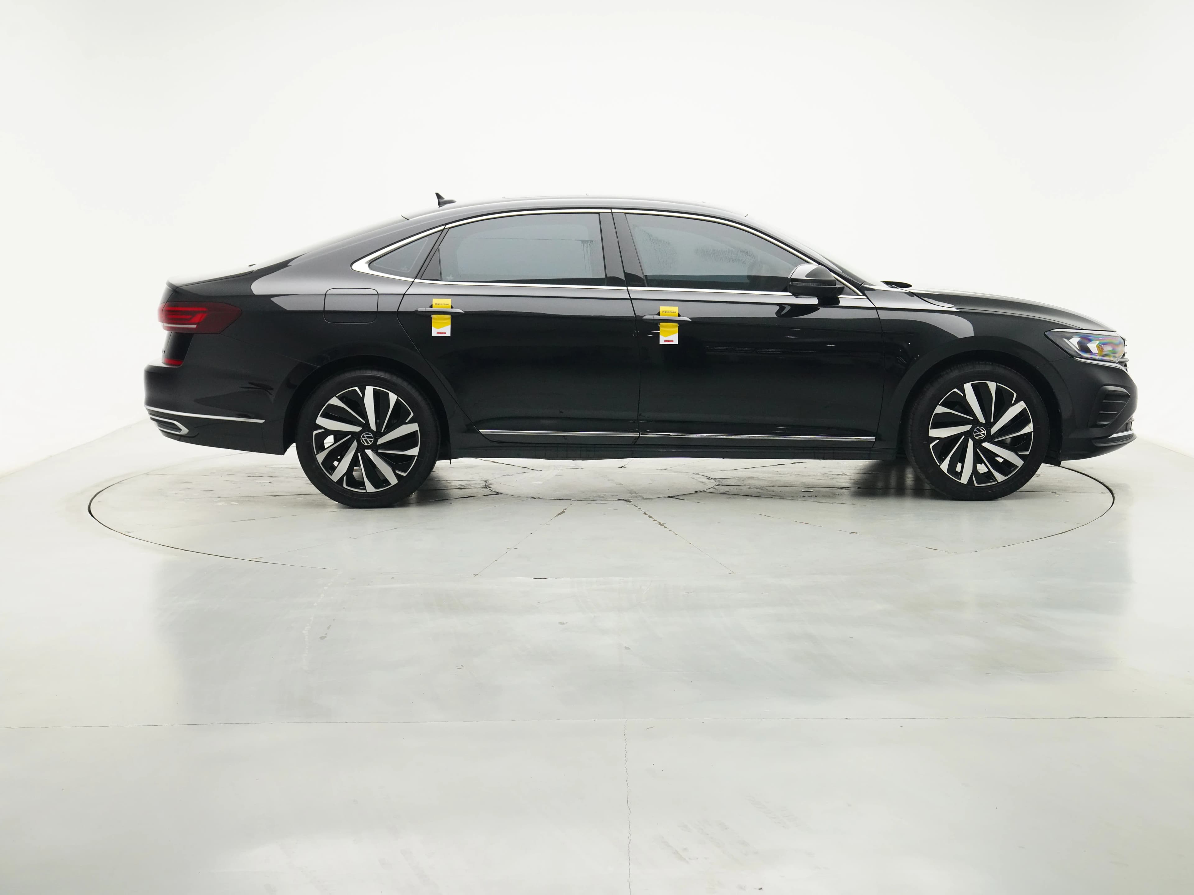 Volkswagen Passat 2023 г. 30329 км. — фото 8