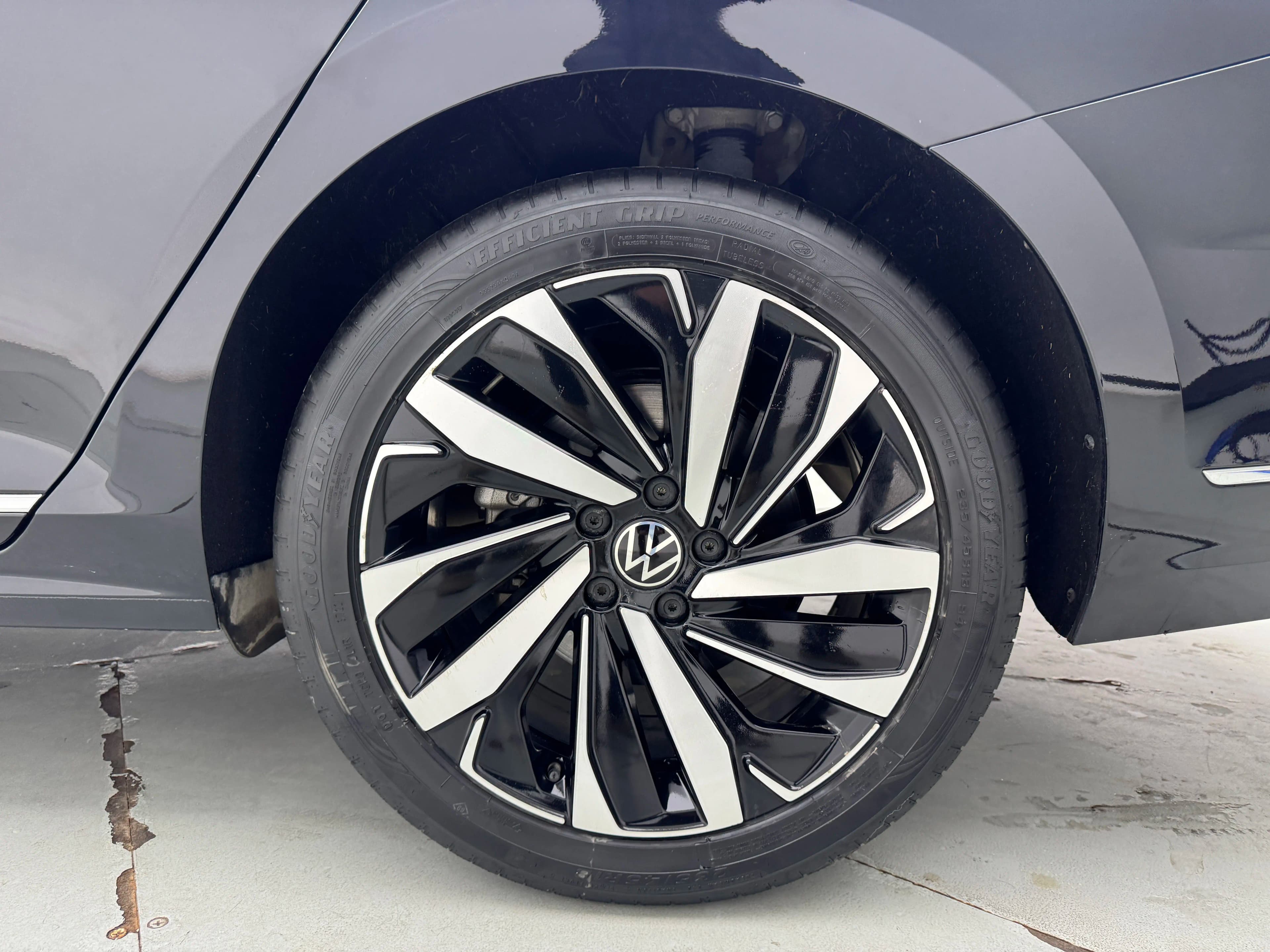 Volkswagen Passat 2023 г. 30329 км. — фото 9