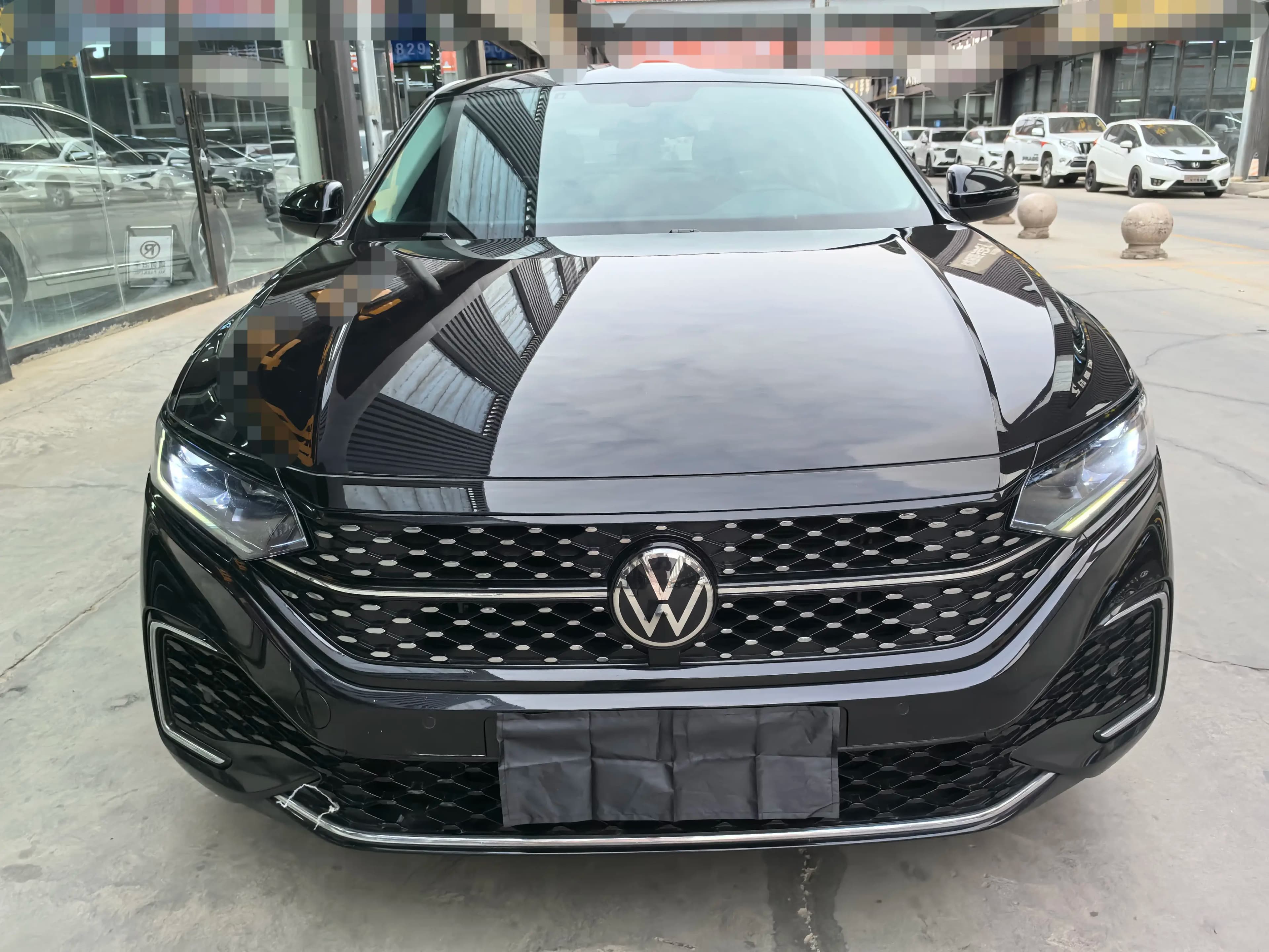 Volkswagen Passat 2023 г. 61033 км. — фото 2
