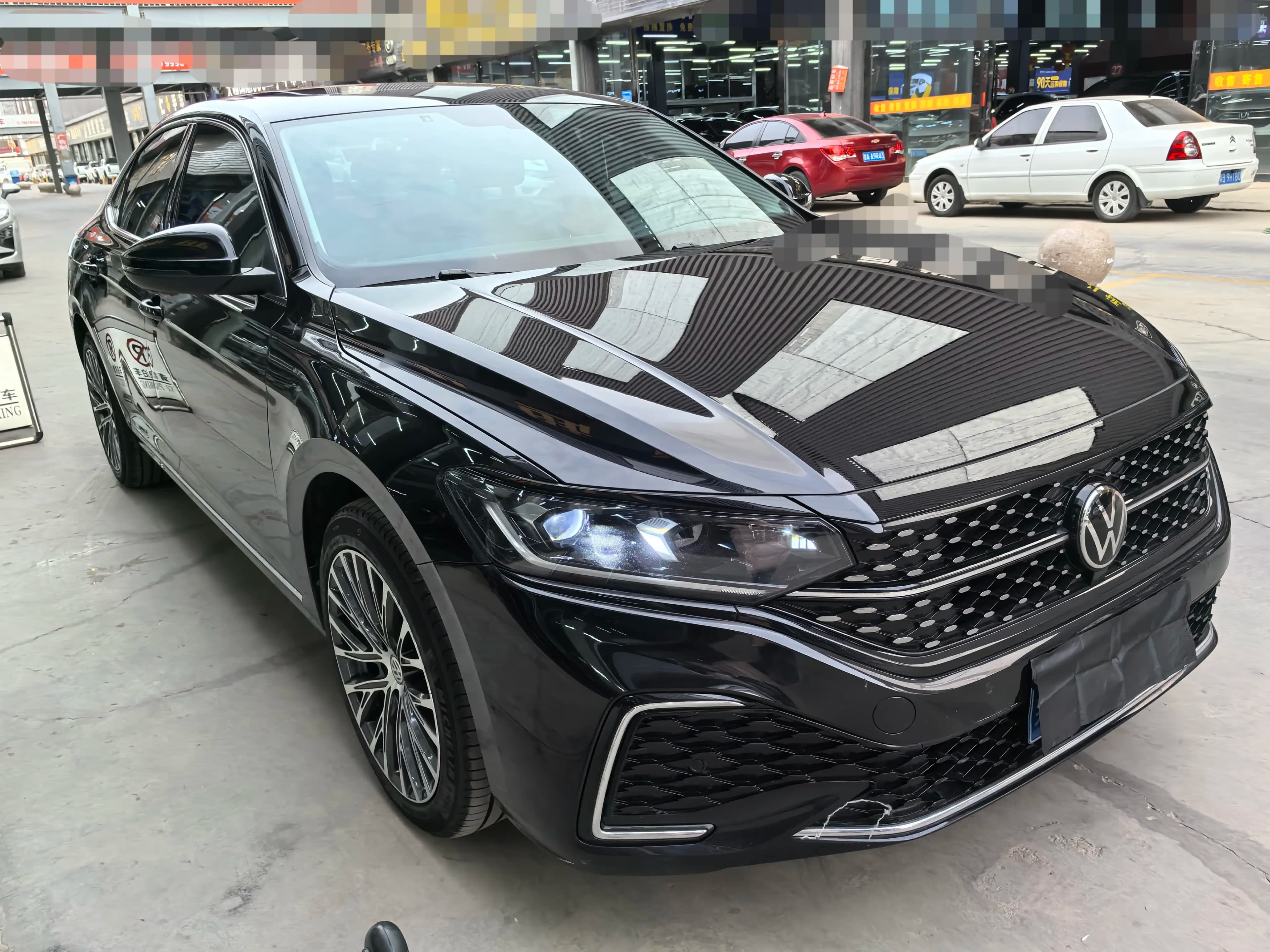 Volkswagen Passat 2023 г. 61033 км. — фото 3