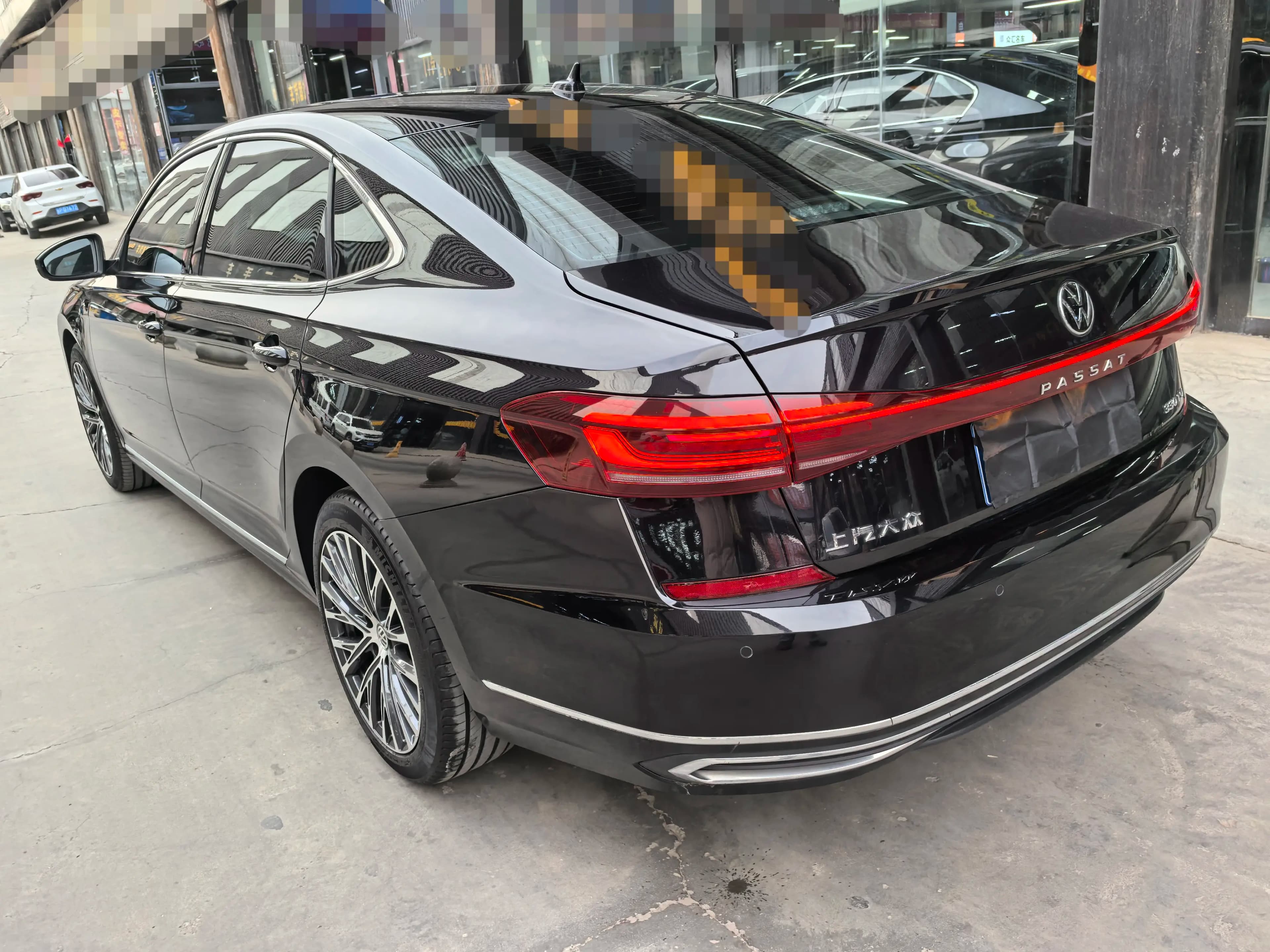 Volkswagen Passat 2023 г. 61033 км. — фото 4