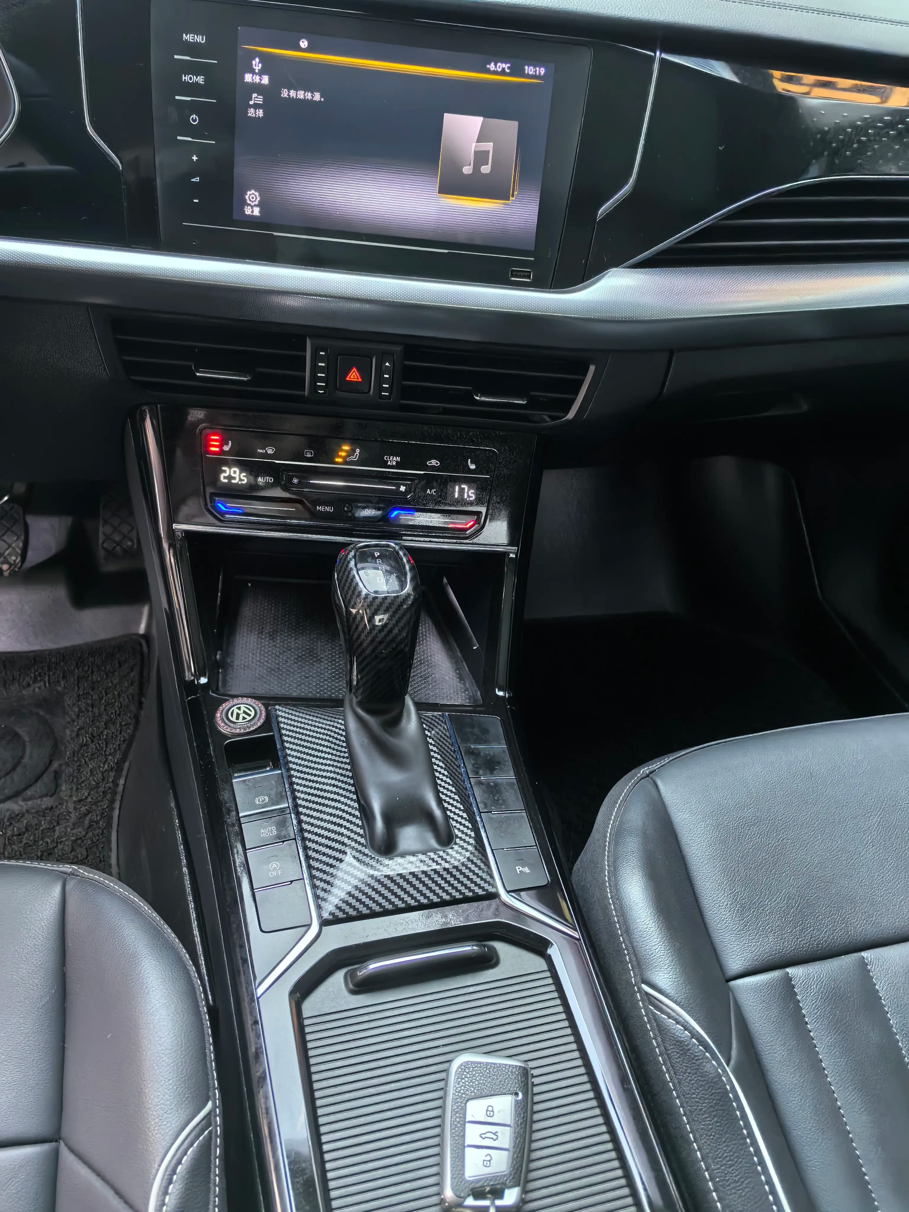 Volkswagen Passat 2023 г. 61033 км. — фото 7