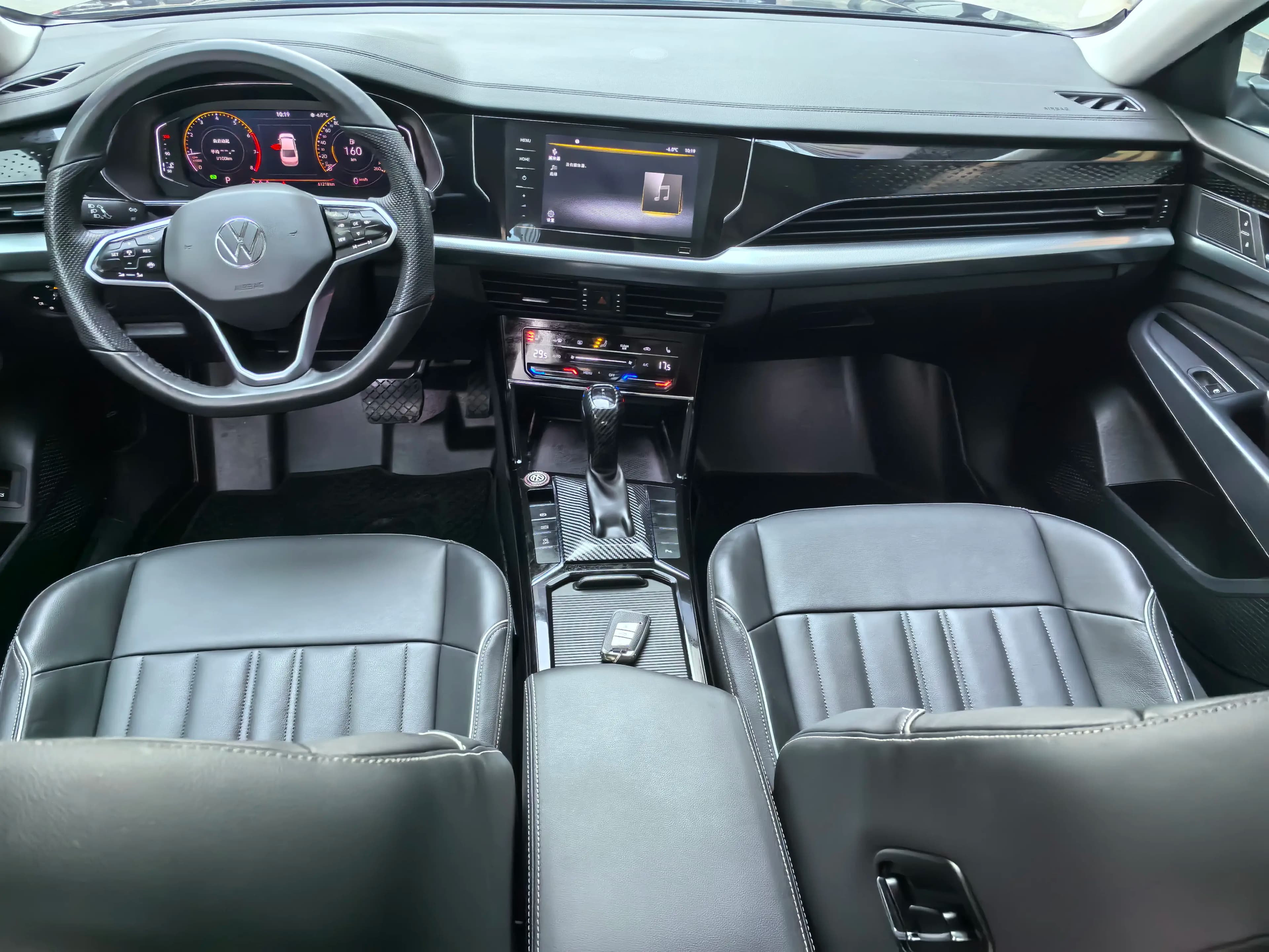 Volkswagen Passat 2023 г. 61033 км. — фото 10