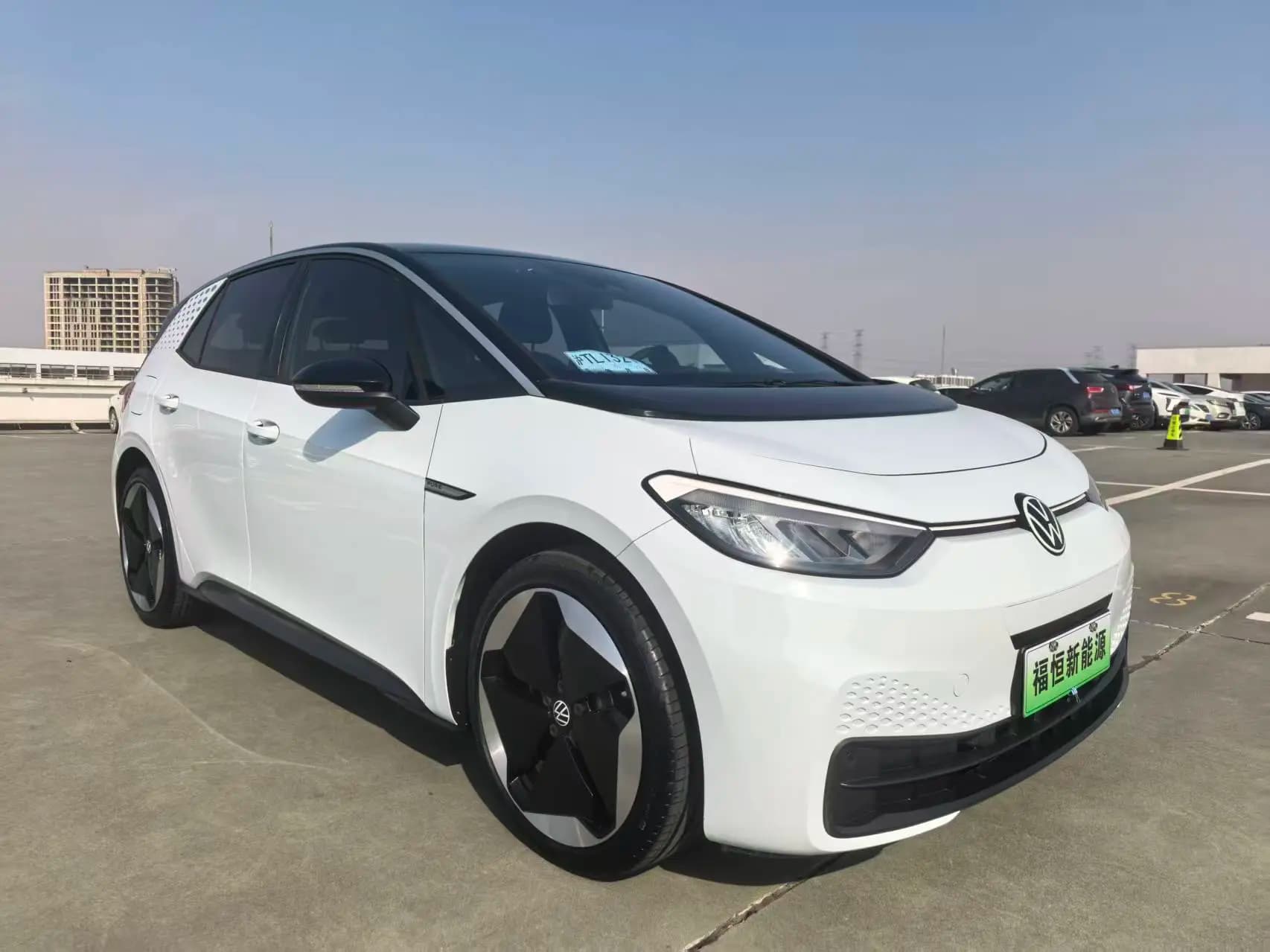 Volkswagen ID.3 2023 г. 14000 км. — фото 3