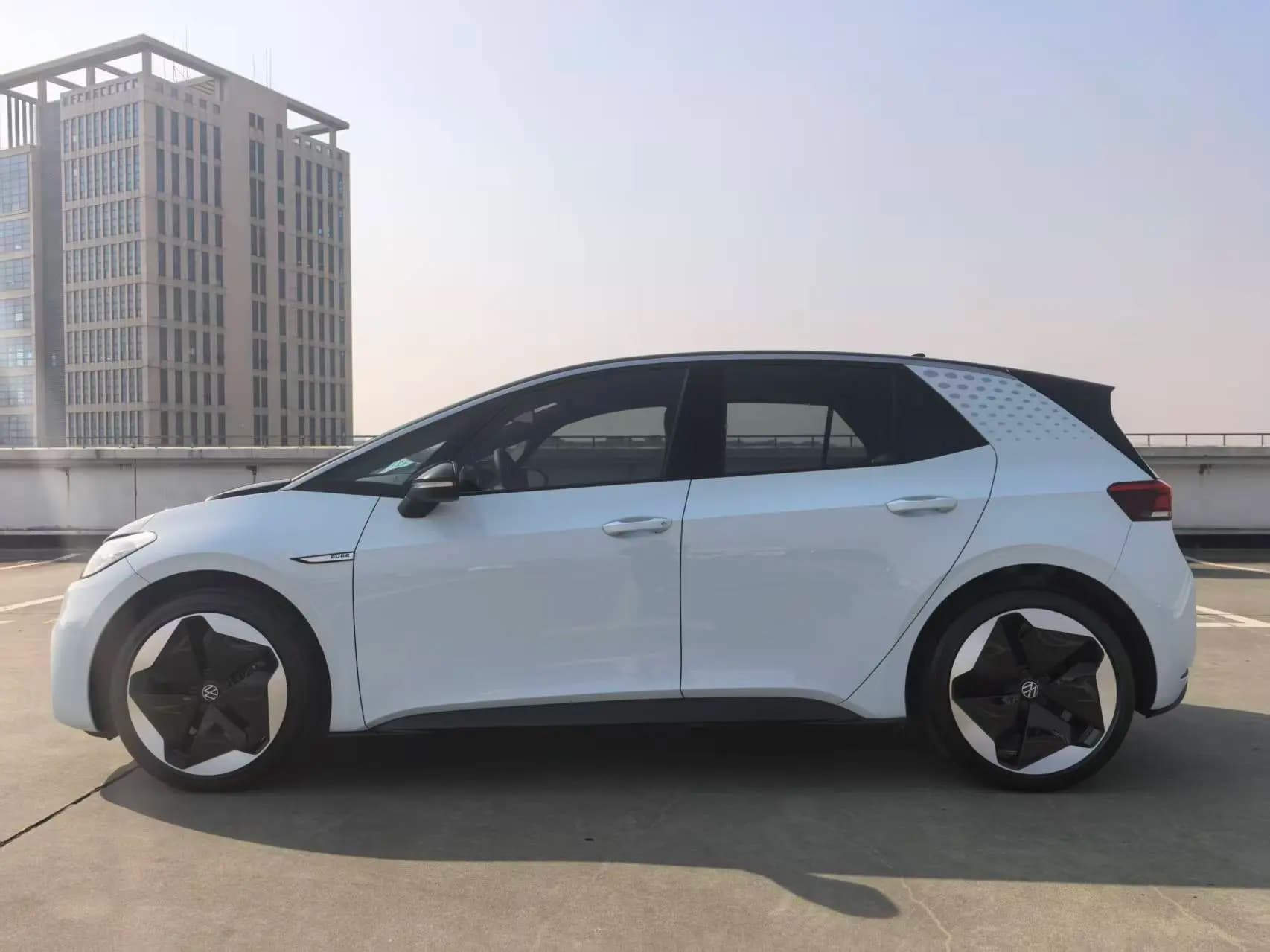 Volkswagen ID.3 2023 г. 14000 км. — фото 4