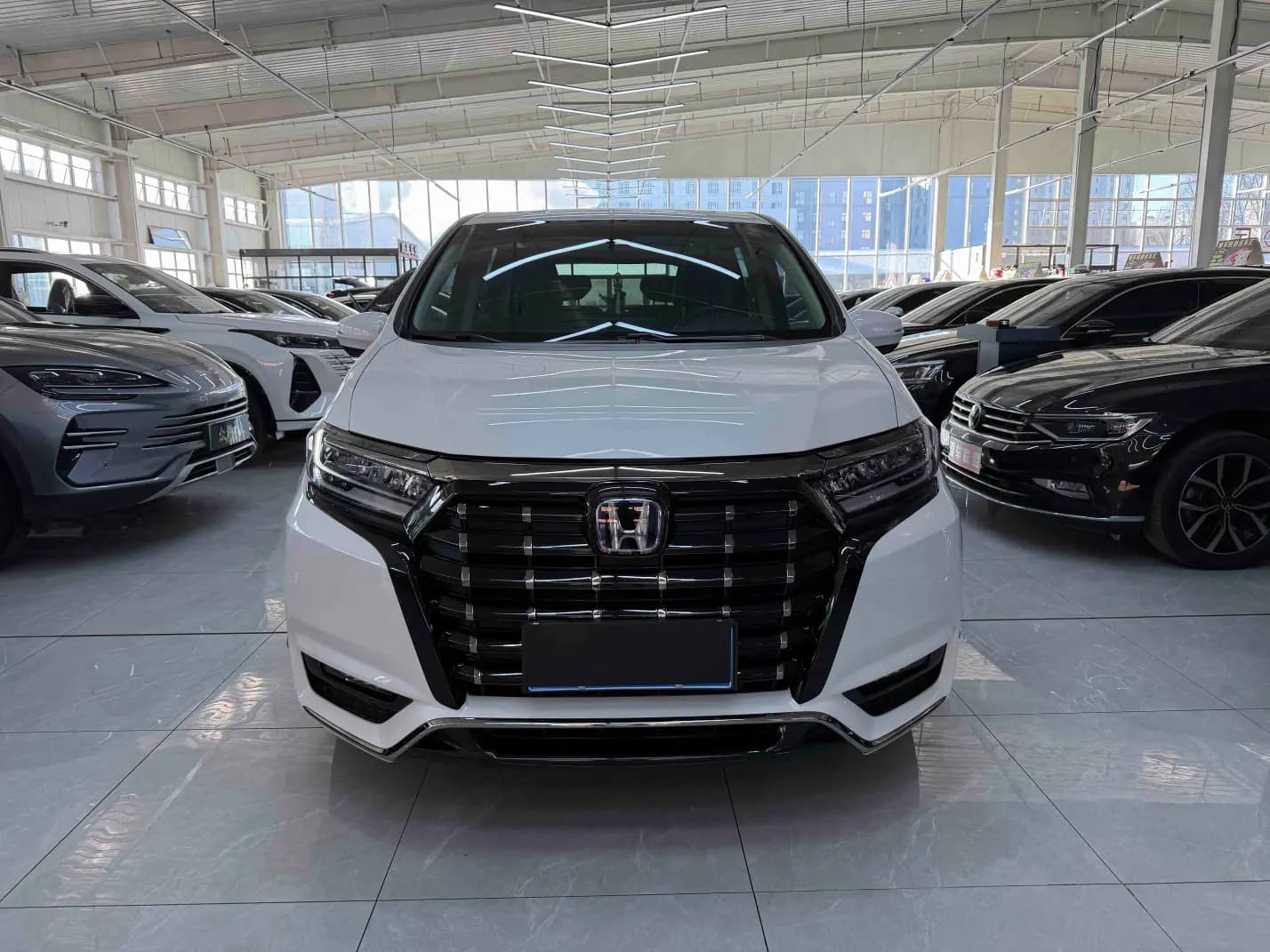 Honda Elysion 2022 г. 50082 км. — фото 2