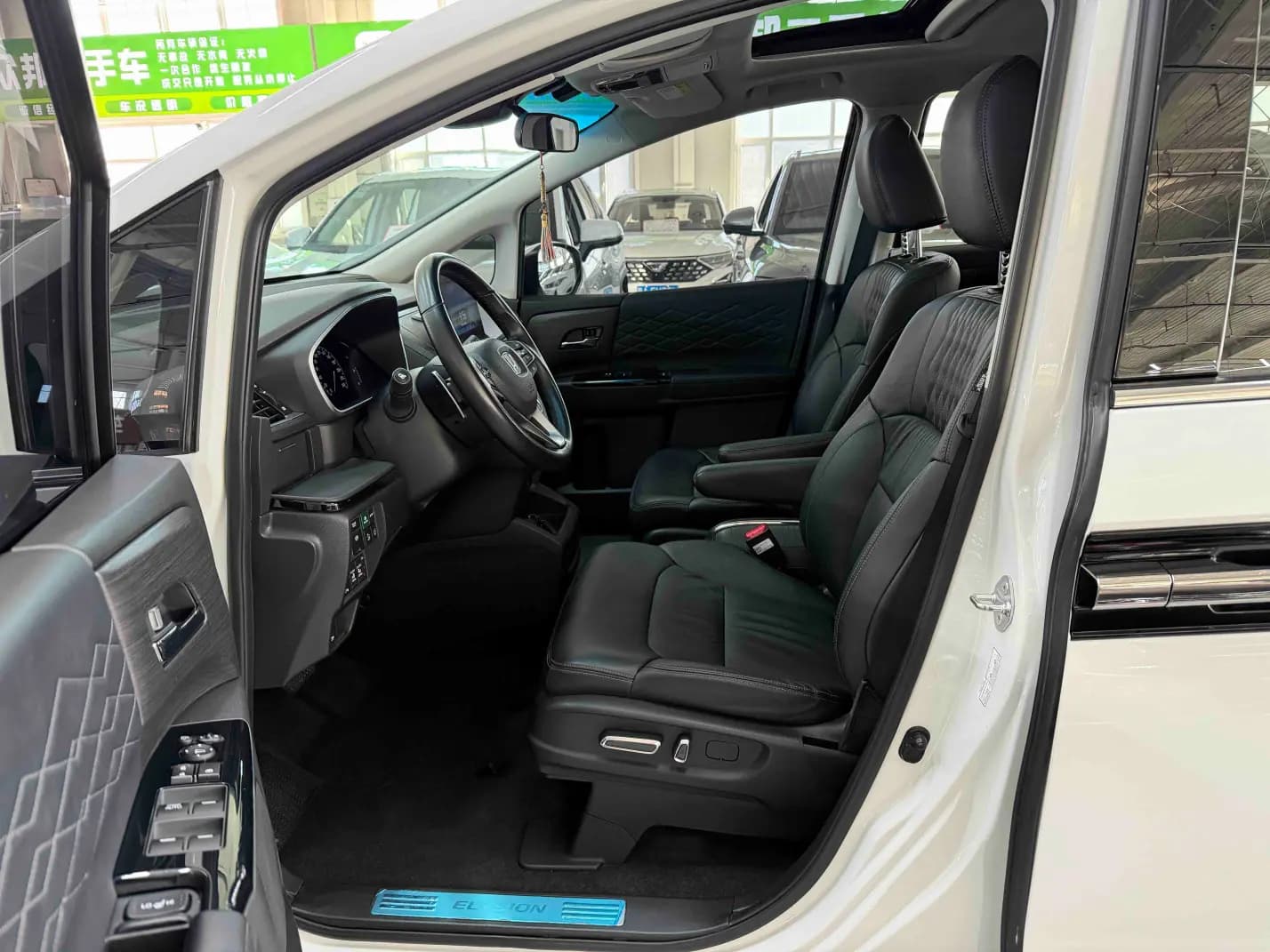 Honda Elysion 2022 г. 50082 км. — фото 12