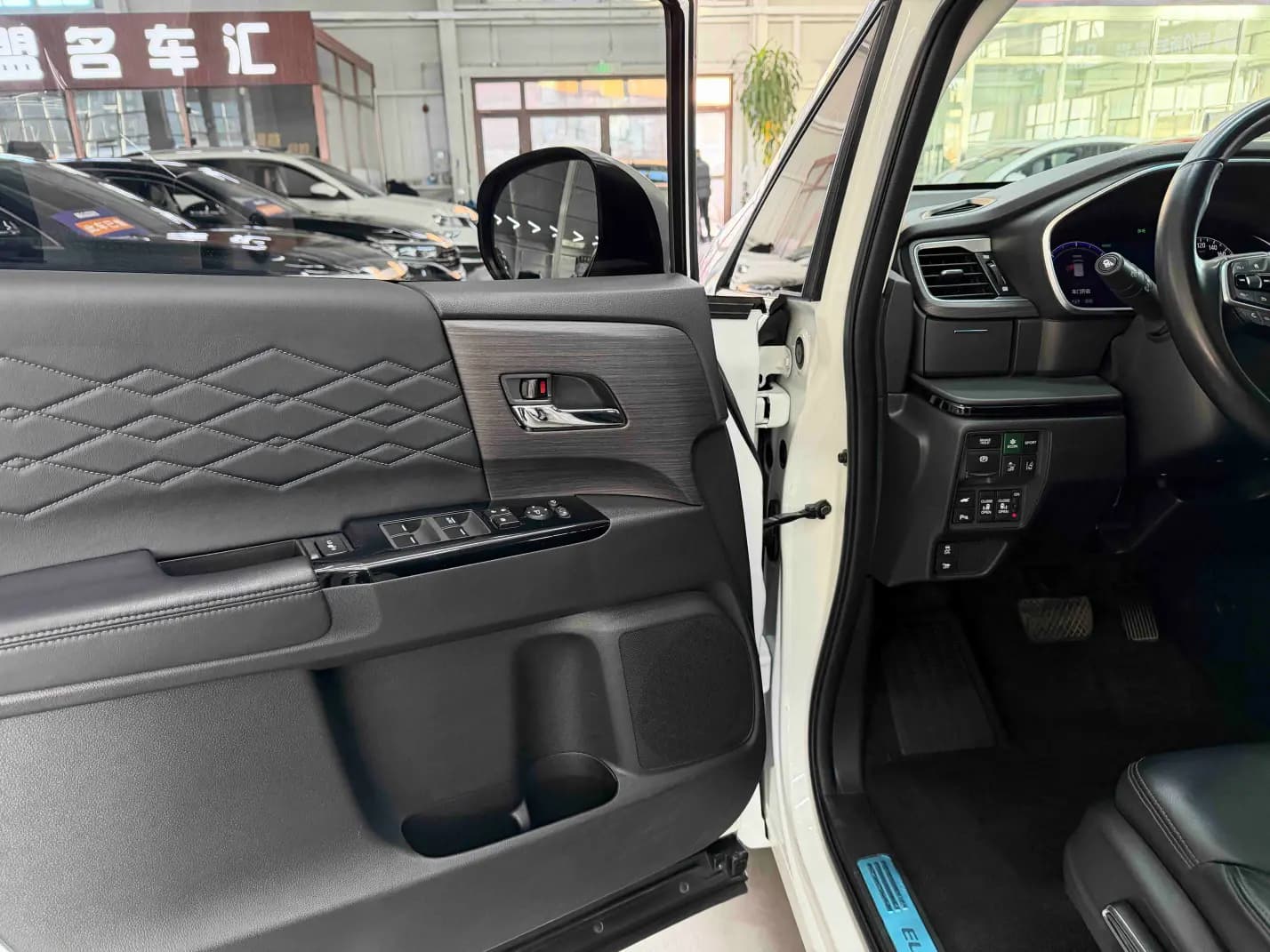 Honda Elysion 2022 г. 50082 км. — фото 16