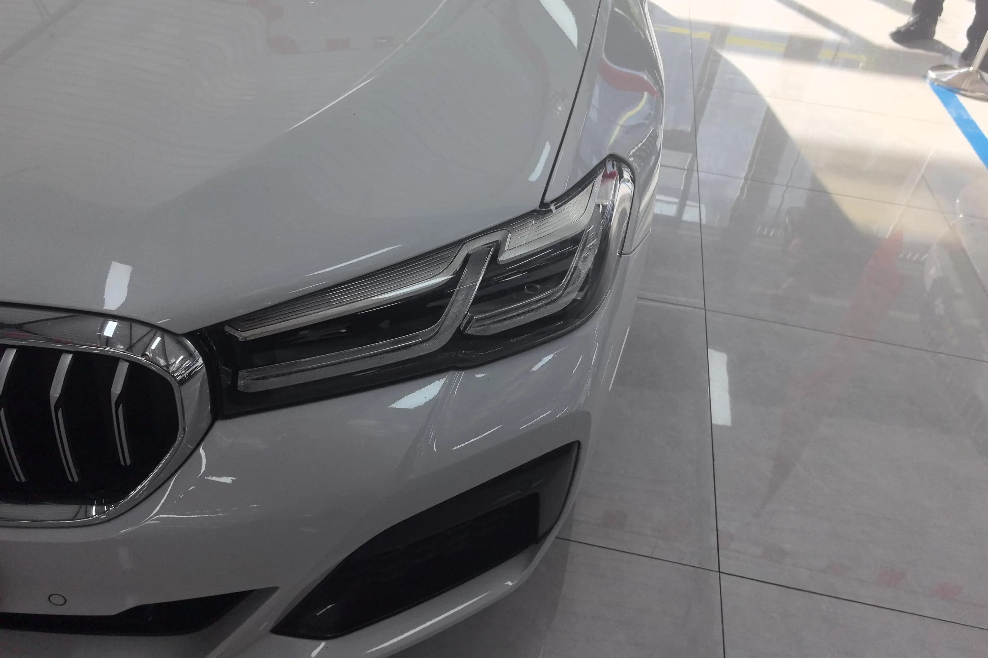BMW 5 Series PHEV 2022 г. 82202 км. — фото 4