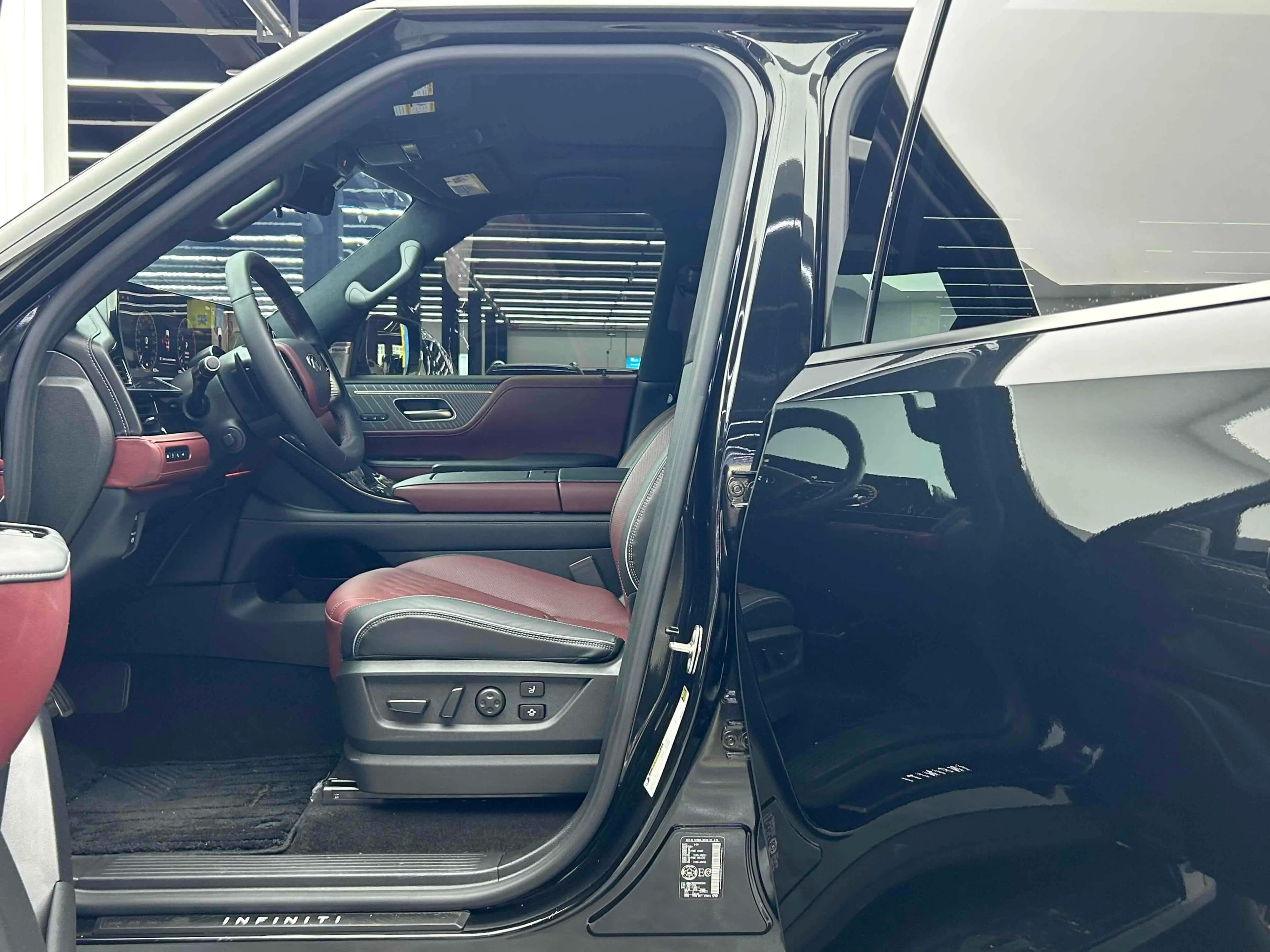 Infiniti QX80 2025 г. 6418 км. — фото 17