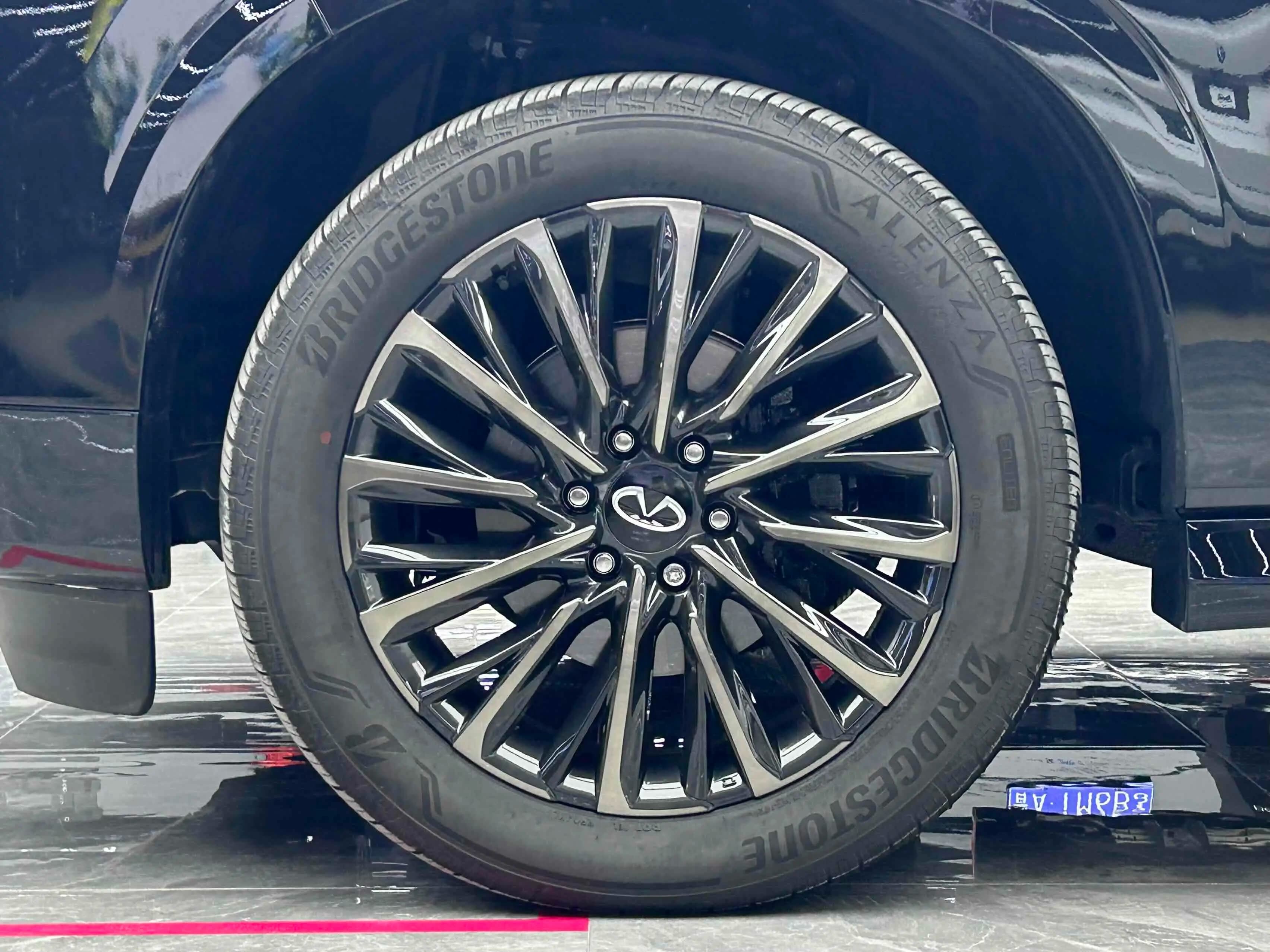 Infiniti QX80 2025 г. 6418 км. — фото 5