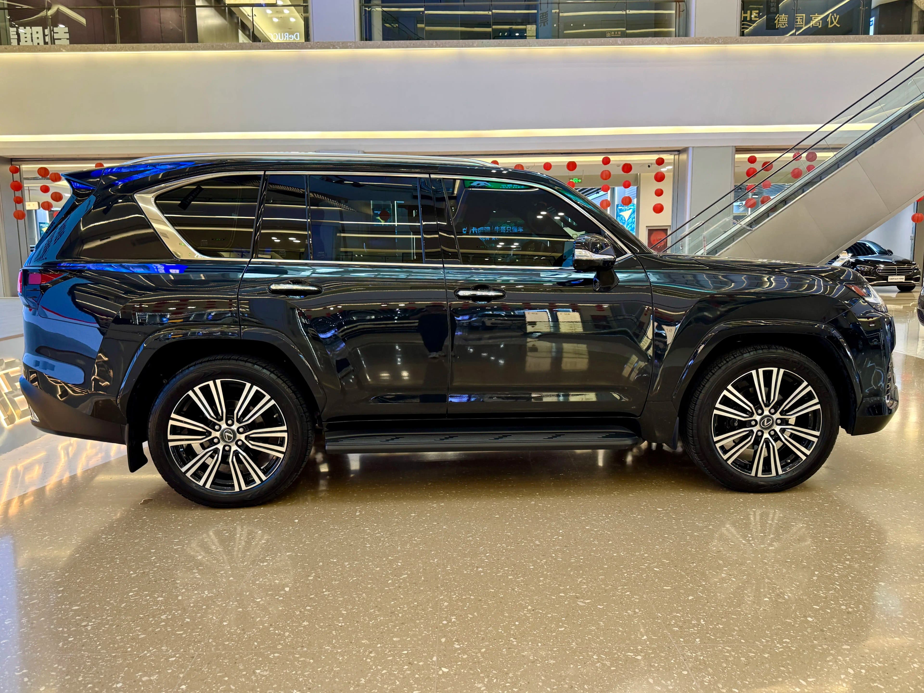Lexus LX 2023 г. 16766 км. — фото 8