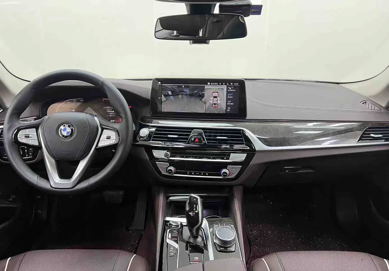 BMW 5 Series 2021 г. 59133 км. — фото 13