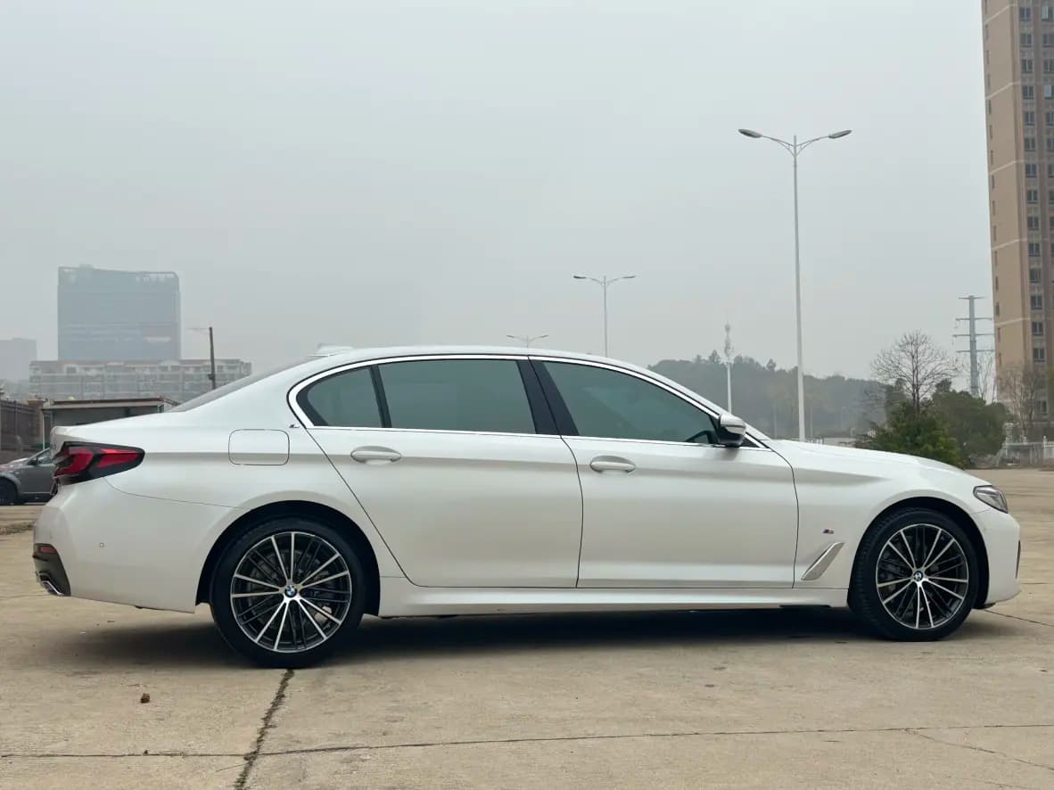 BMW 5 Series 2023 г. 67088 км. — фото 7