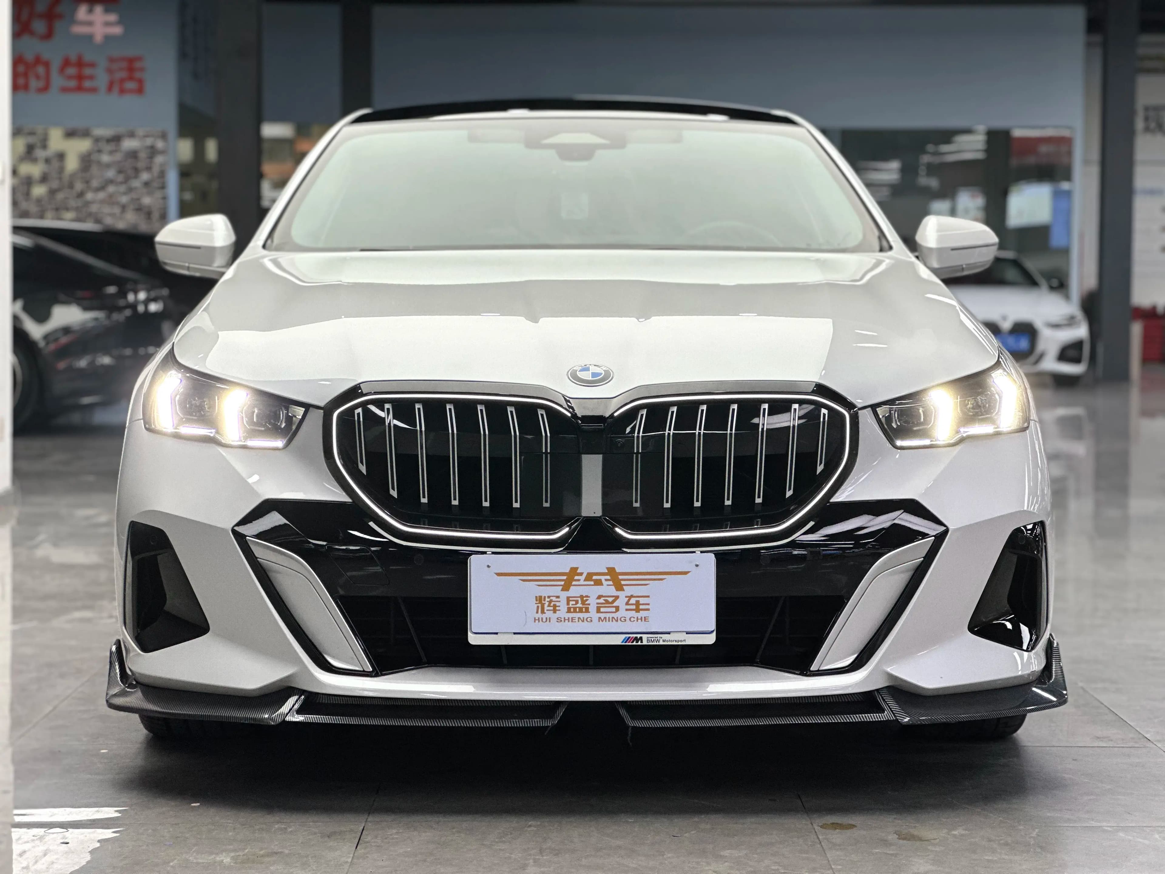 BMW 5 Series 2025 г. 22084 км.
