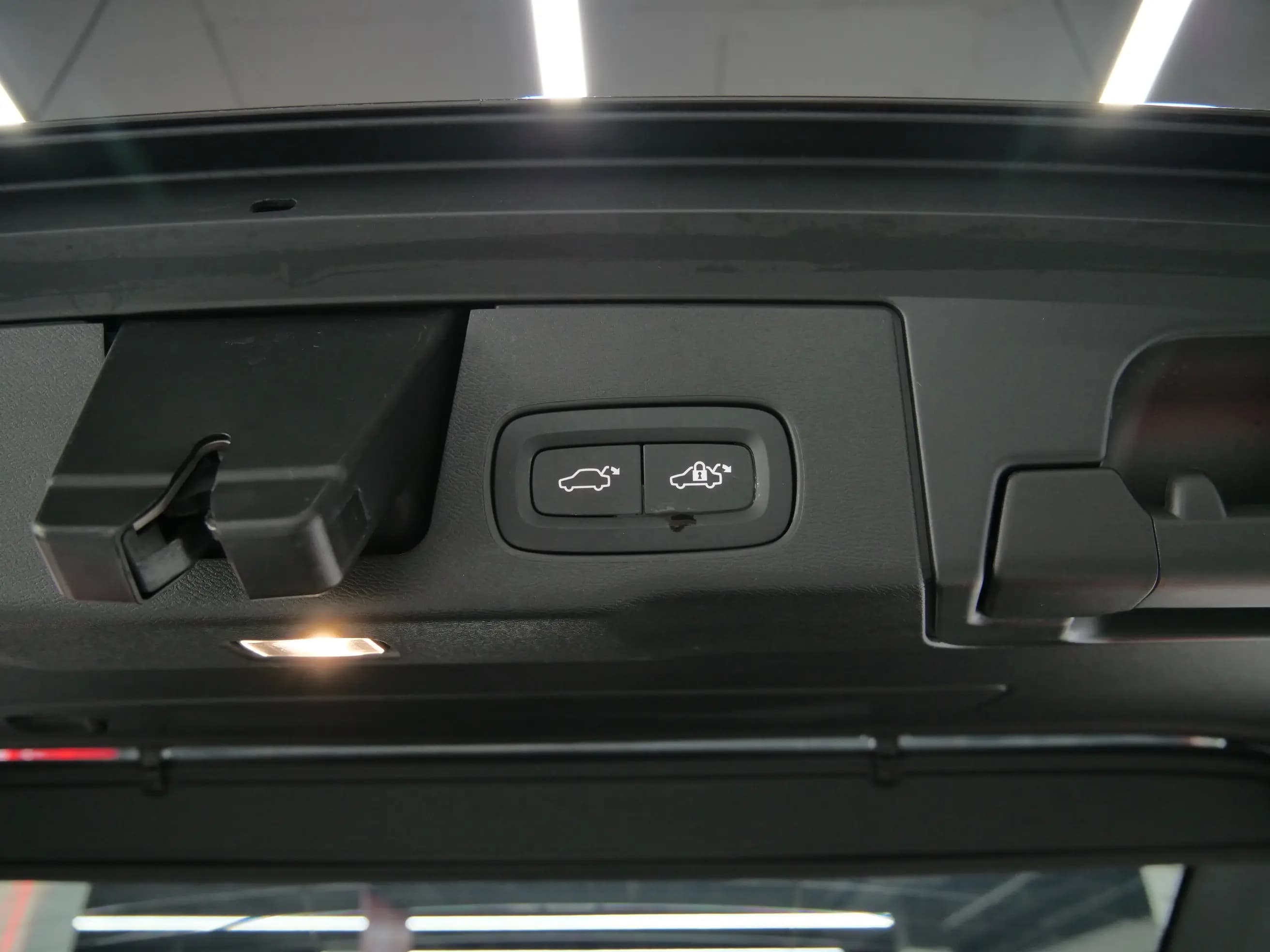 Volvo XC60 PHEV 2021 г. 20010 км. — фото 12