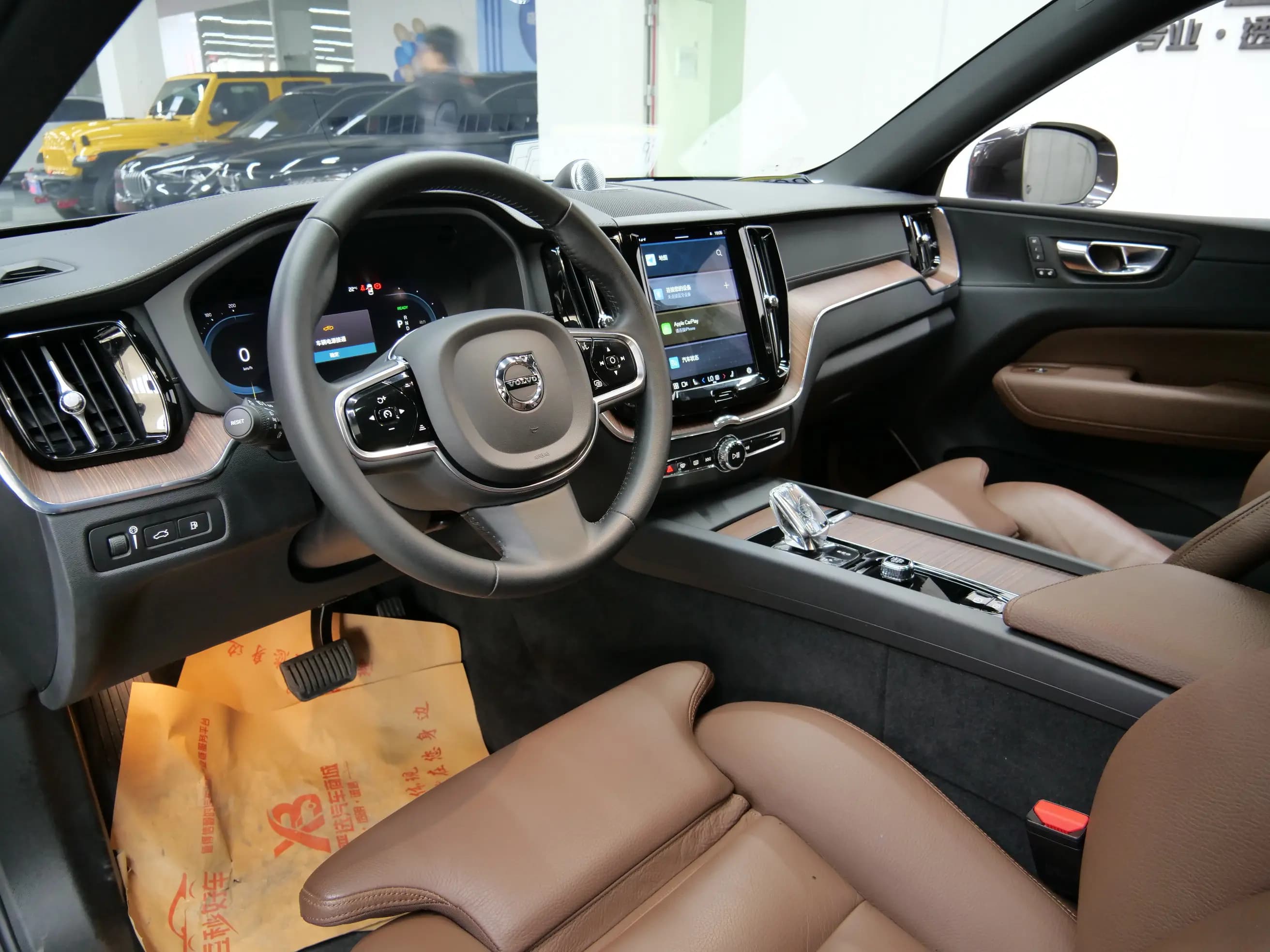 Volvo XC60 PHEV 2021 г. 20010 км. — фото 14