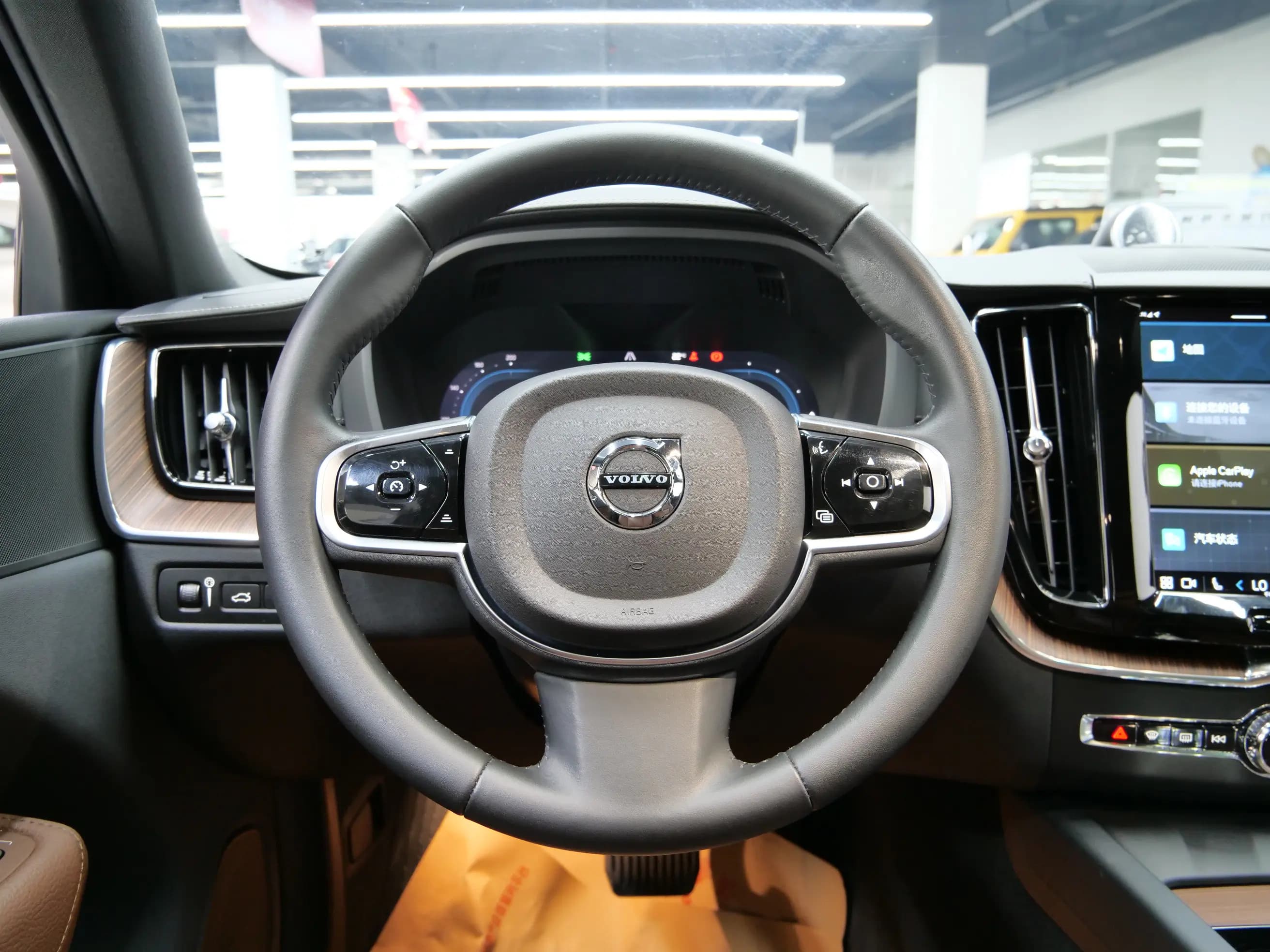 Volvo XC60 PHEV 2021 г. 20010 км. — фото 16