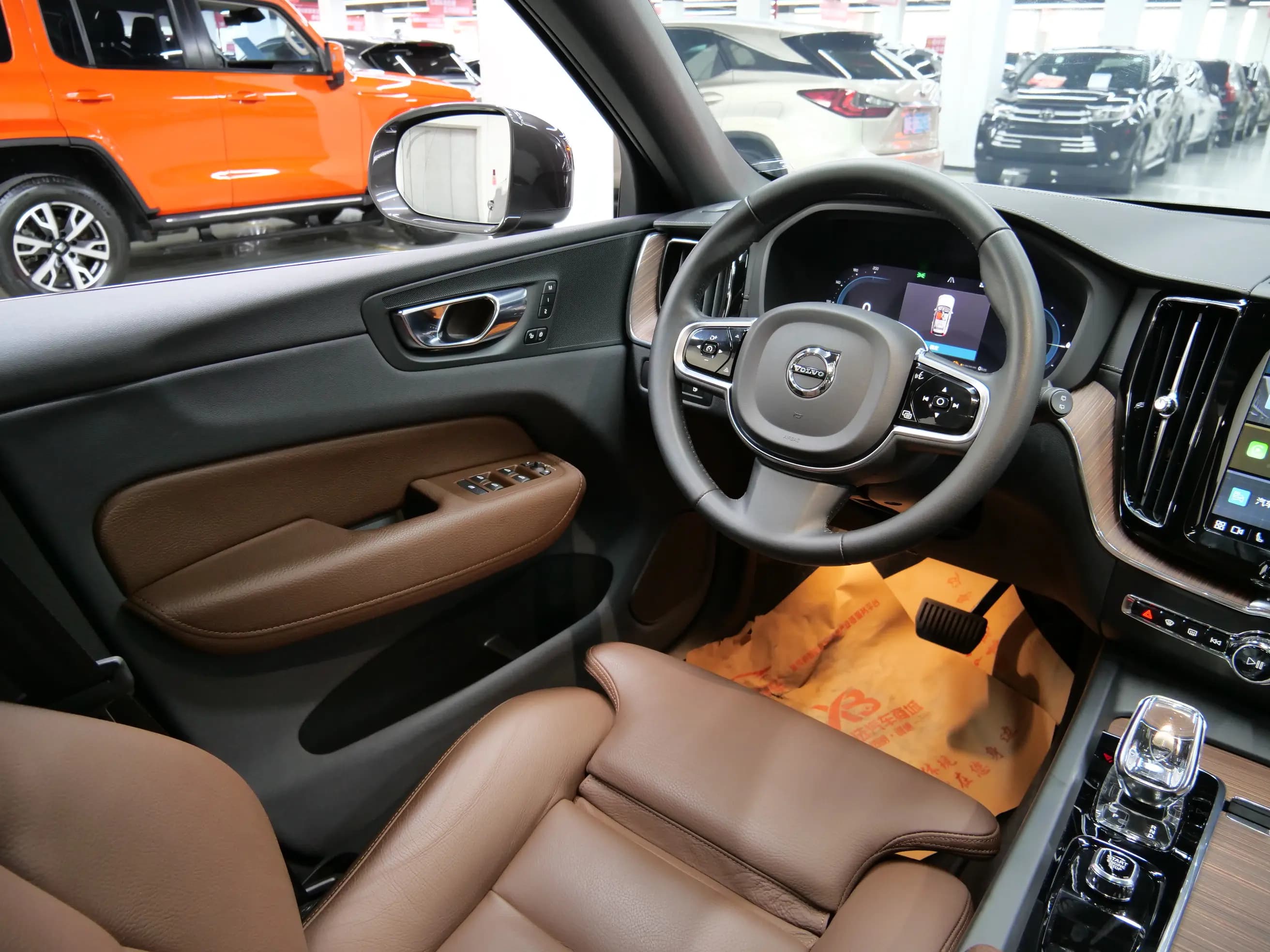 Volvo XC60 PHEV 2021 г. 20010 км. — фото 18