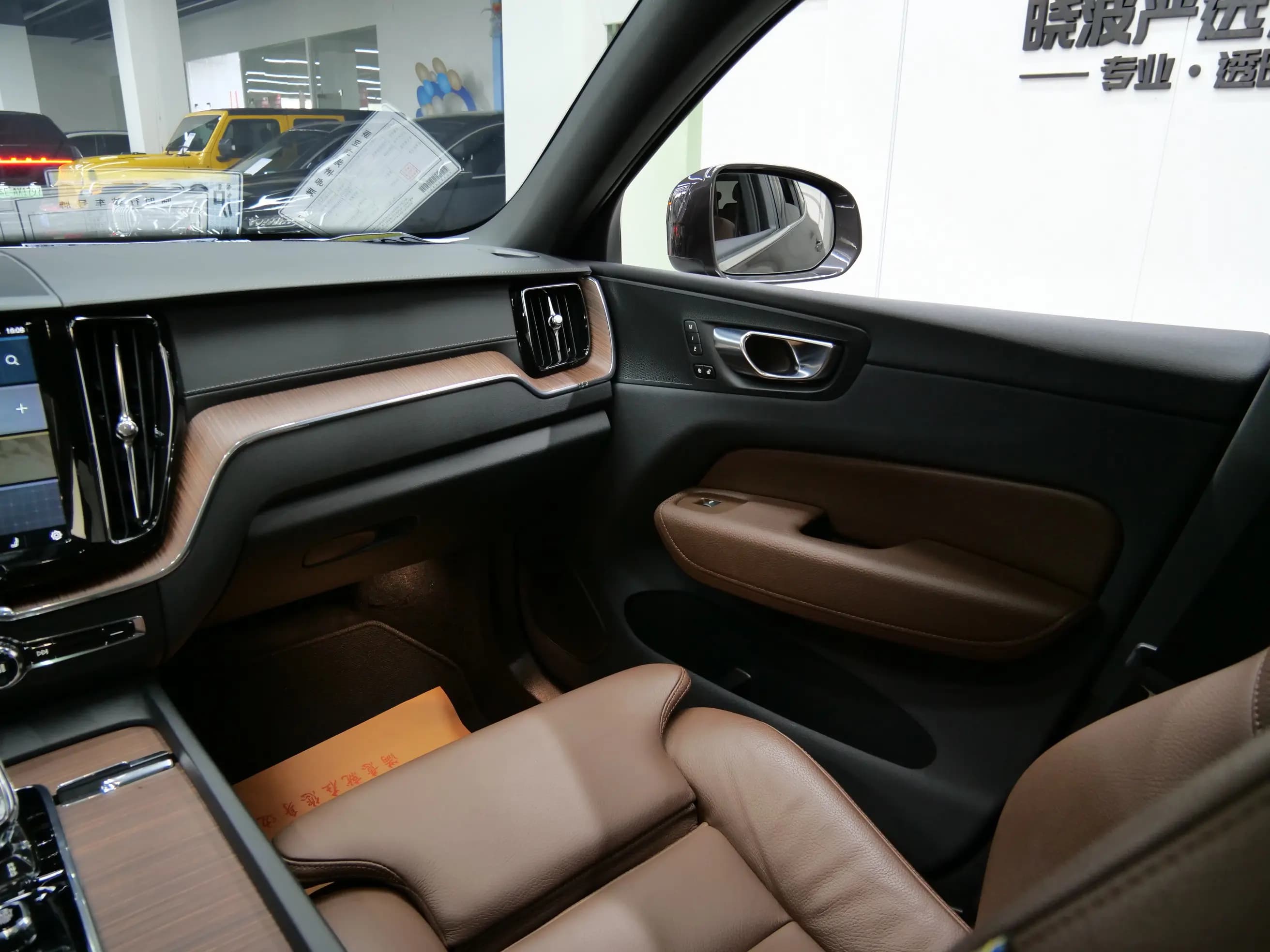 Volvo XC60 PHEV 2021 г. 20010 км. — фото 19