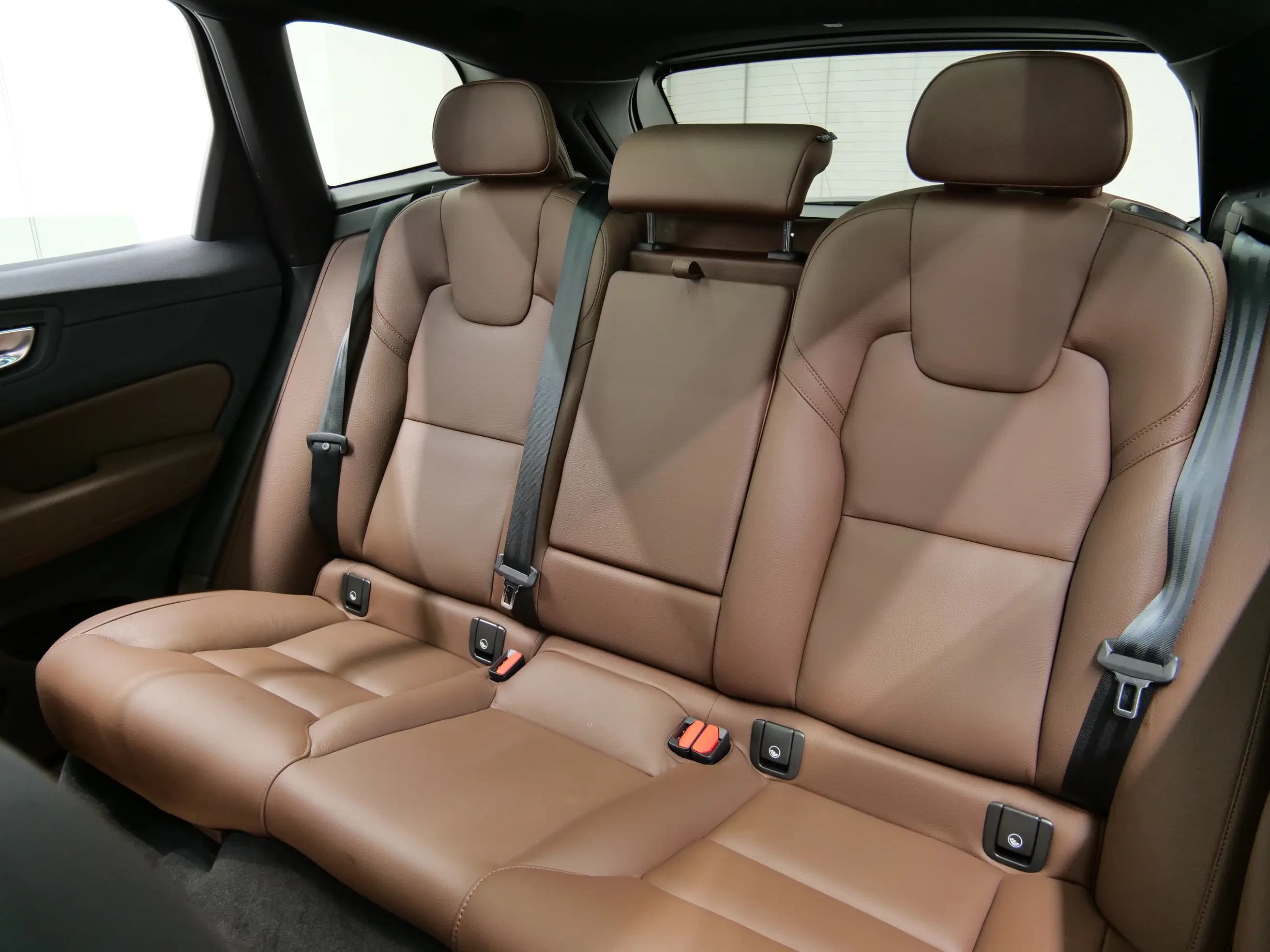 Volvo XC60 PHEV 2021 г. 20010 км. — фото 24