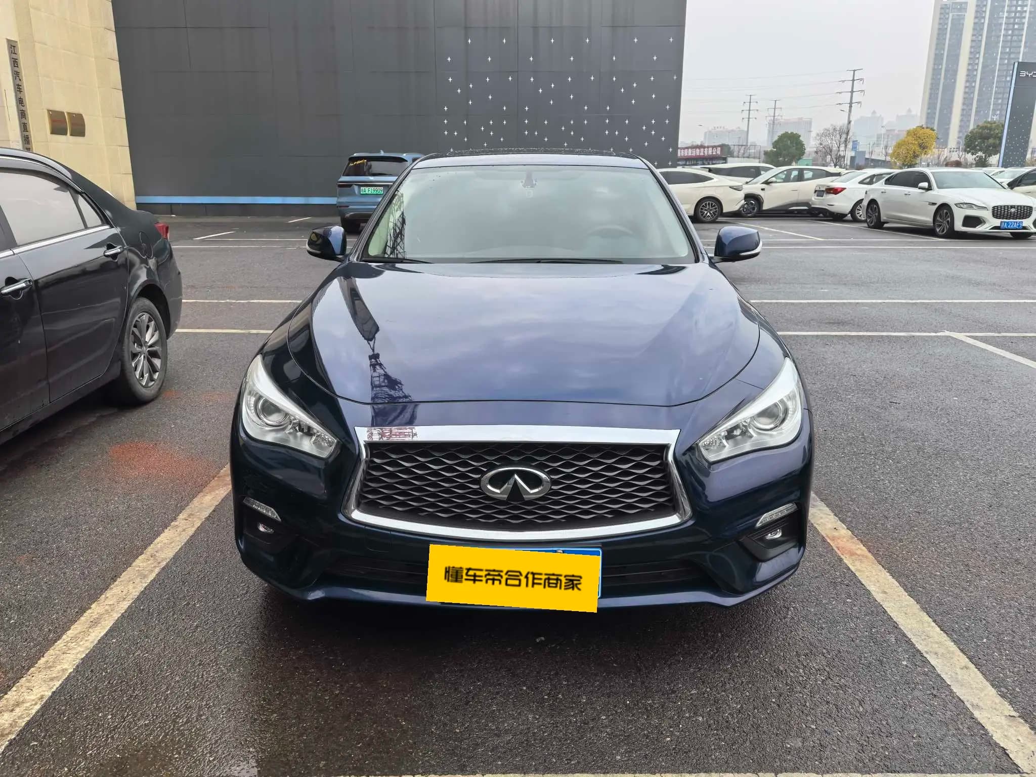 Infiniti Q50L 2021 г. 62119 км. — фото 2