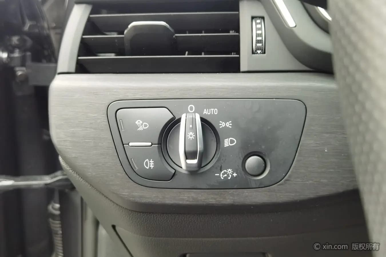 Audi A4L 2024 г. 11505 км. — фото 12