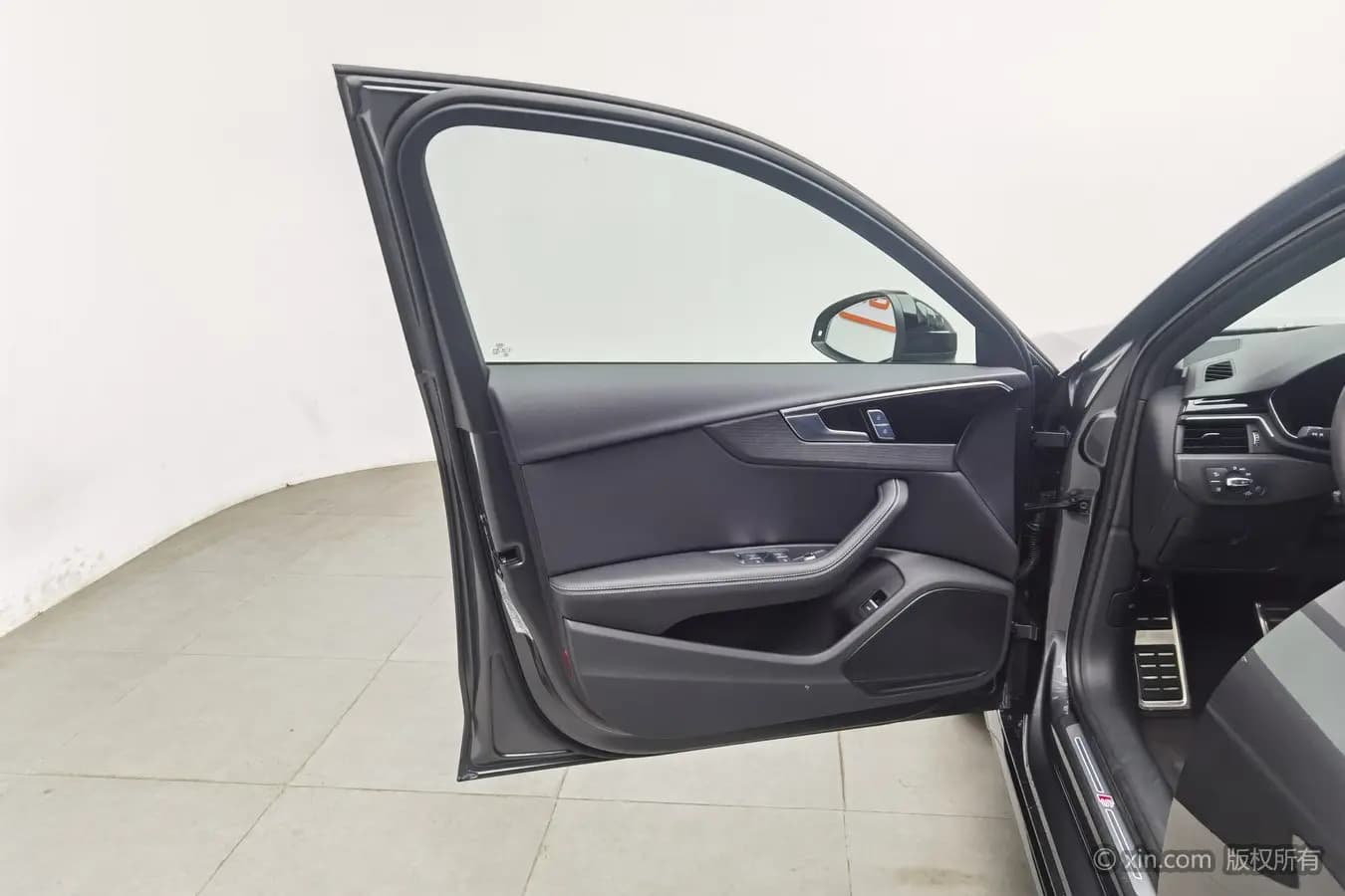 Audi A4L 2024 г. 11505 км. — фото 18